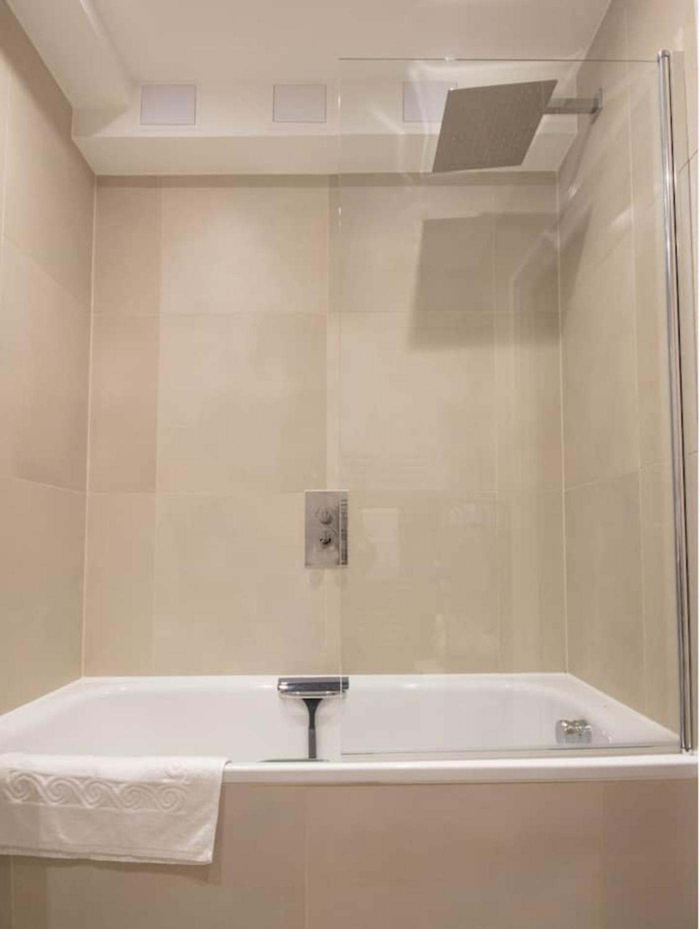 Westminster 1 Bed With Terrace Apartment