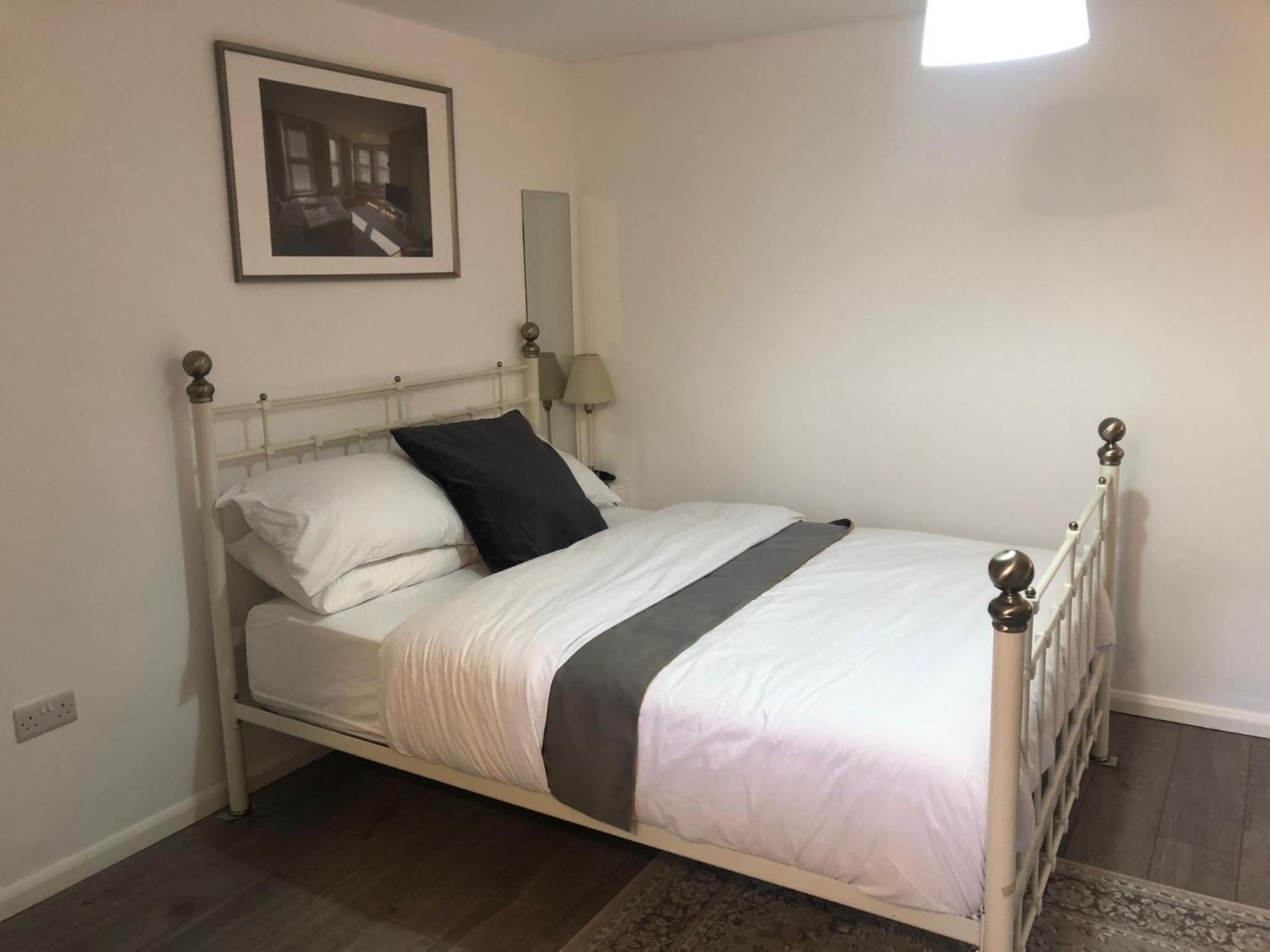 Hackney E5 - Perfect For Couples Getaway Hébergement de vacances *