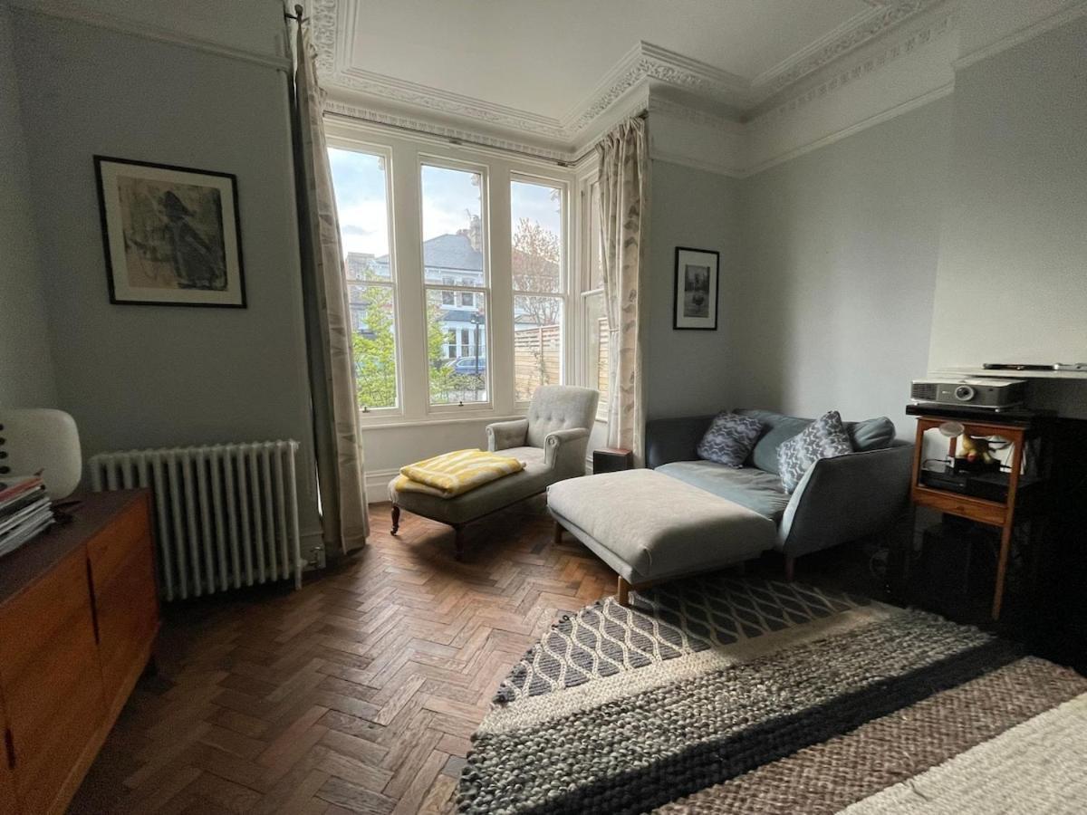Large Five Bed Victorian Family House With Large Garden Villa