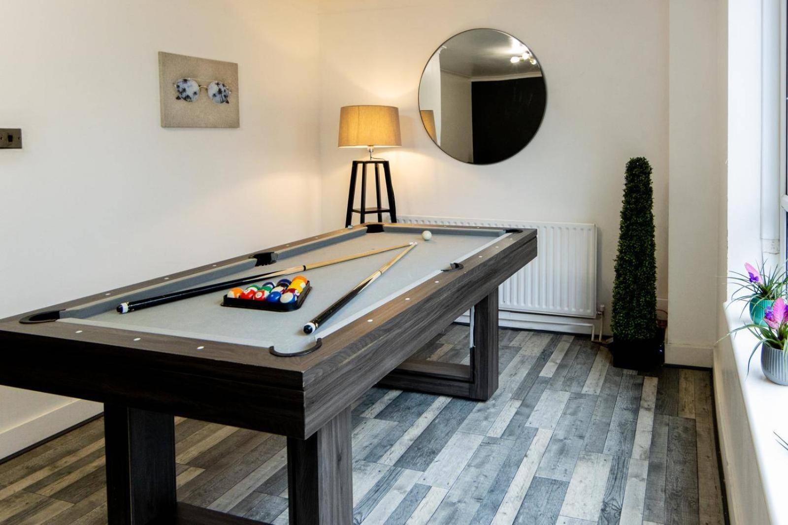 Housesleep14-freep-garden-bbq-patio-pooltable Londres