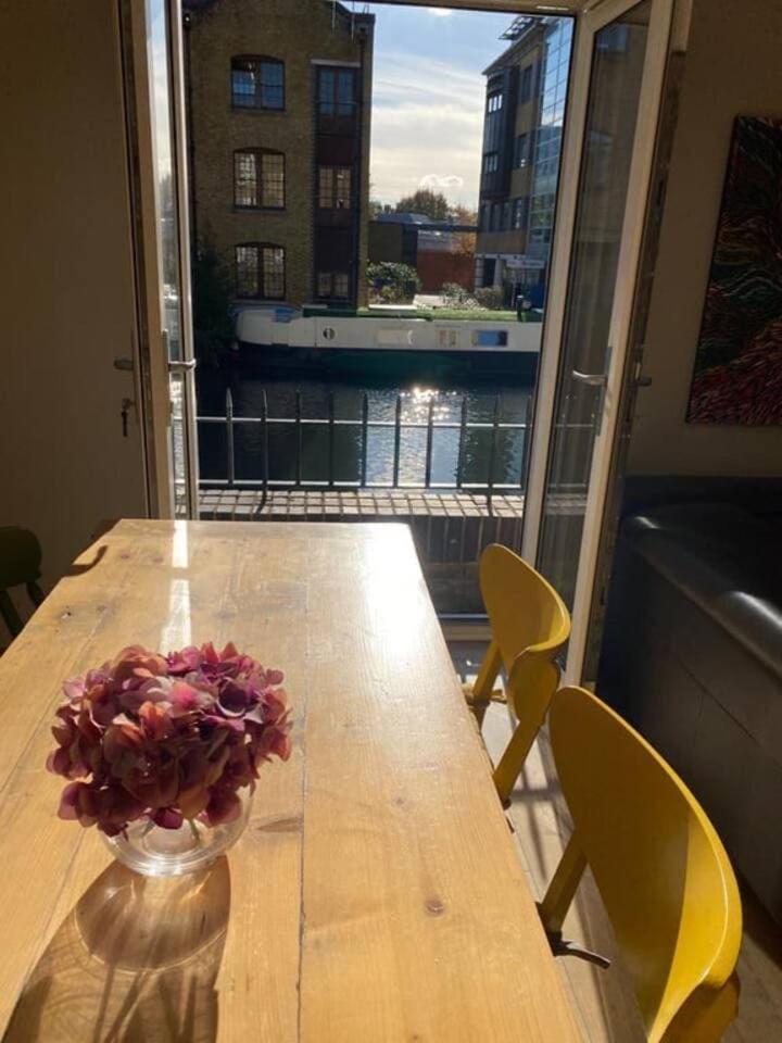 Modern Flat On Regent's Canal Londres