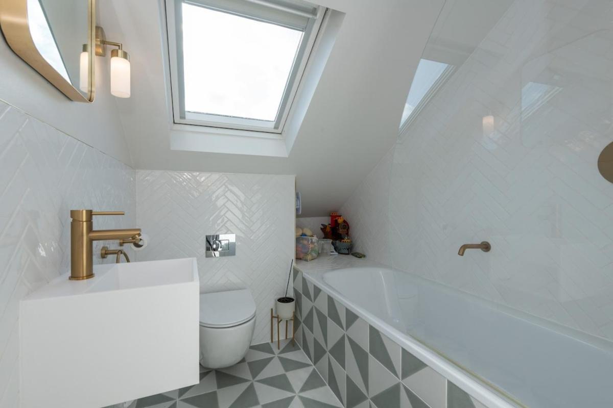 Newly Renovated 4 Bed - North * Londres