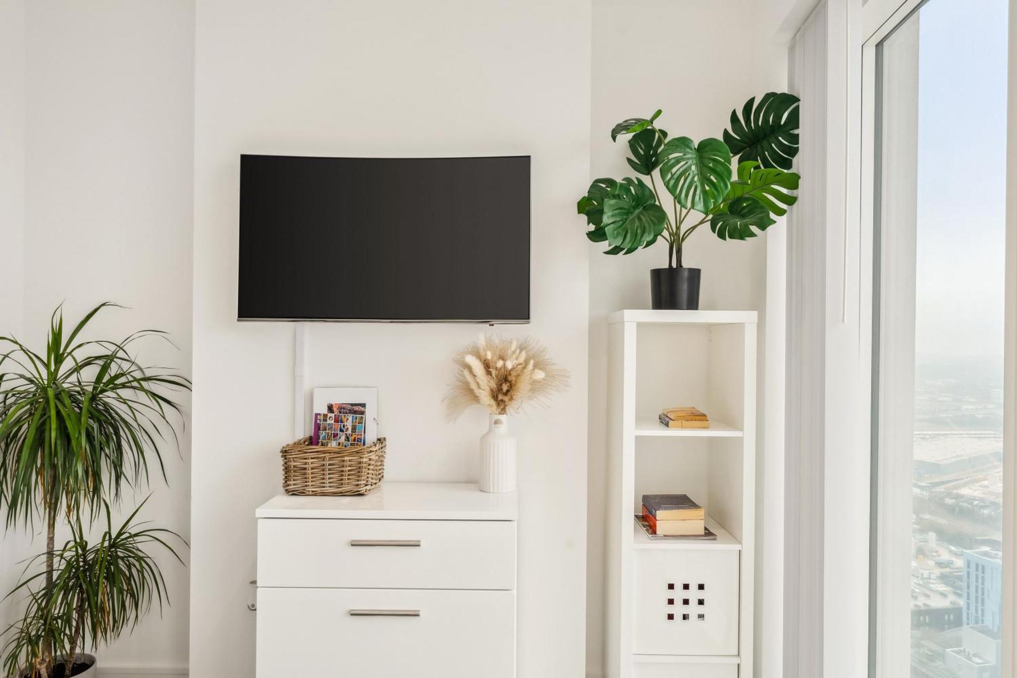 Modern Bedroom, Scenic View, Fast Wi-fi, Balcony Londres