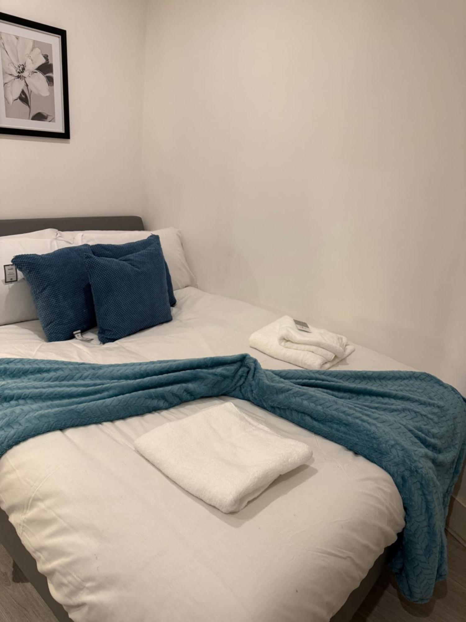 Urban Hideaway, Private Garden, 2 Mins To Station * Londres