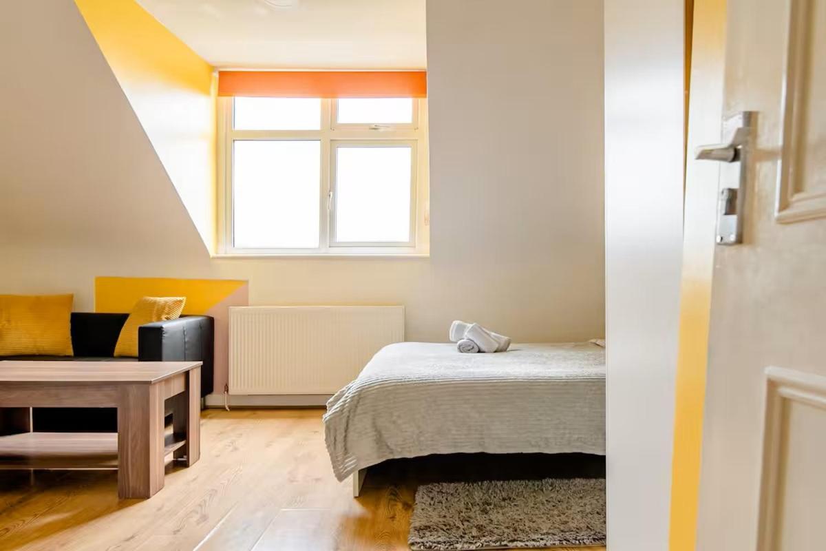 Comfortable In Seven Sisters, Gasthuis