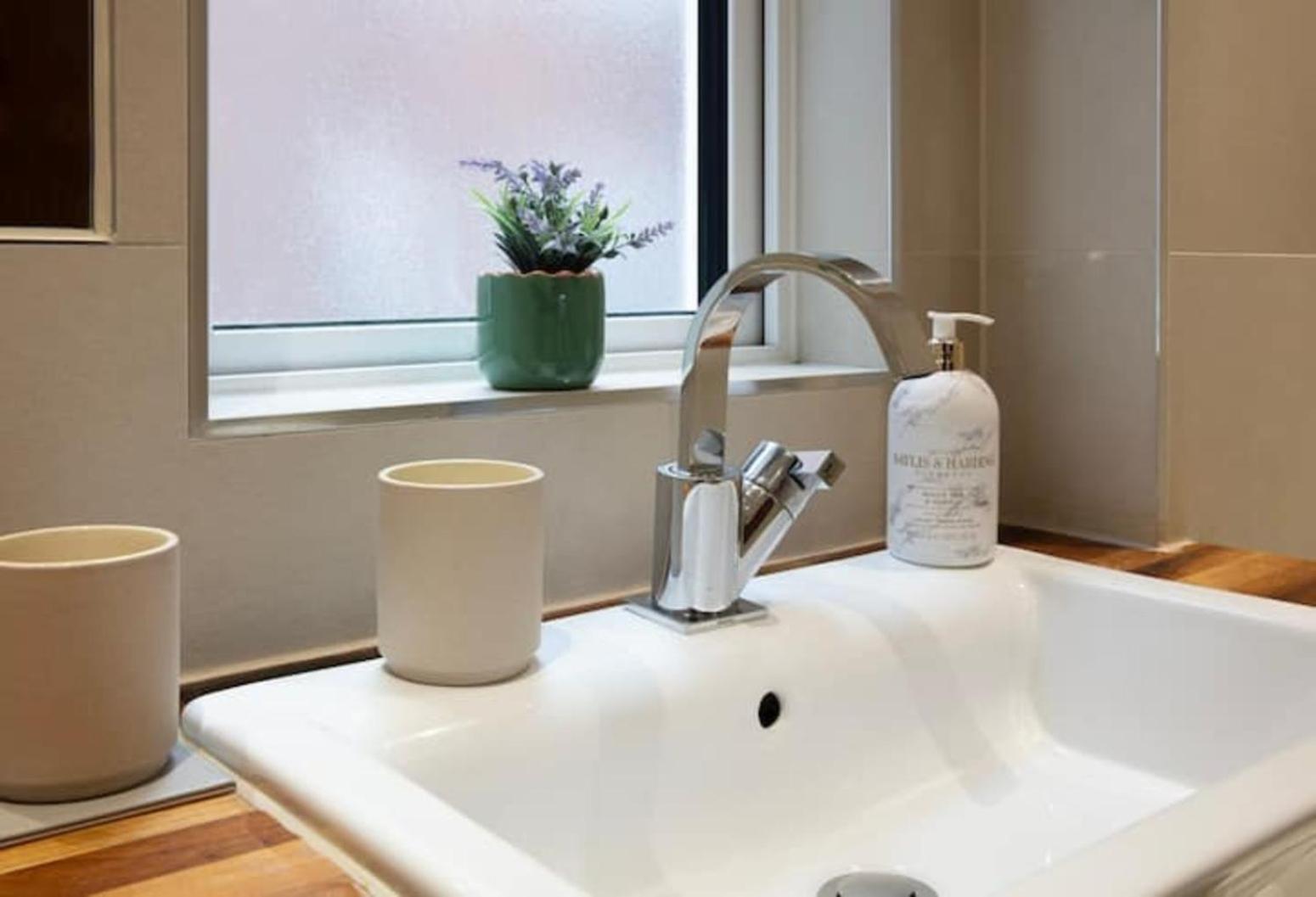 Westminster Two Bed One Bath Sleeps 5 Londres