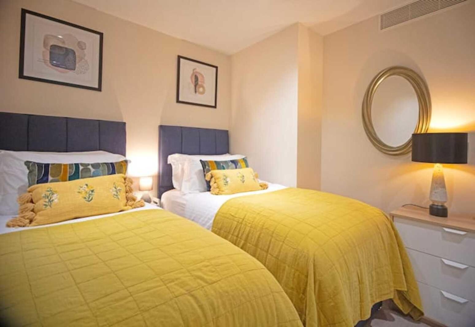 Westminster Two Bed One Bath Sleeps 5