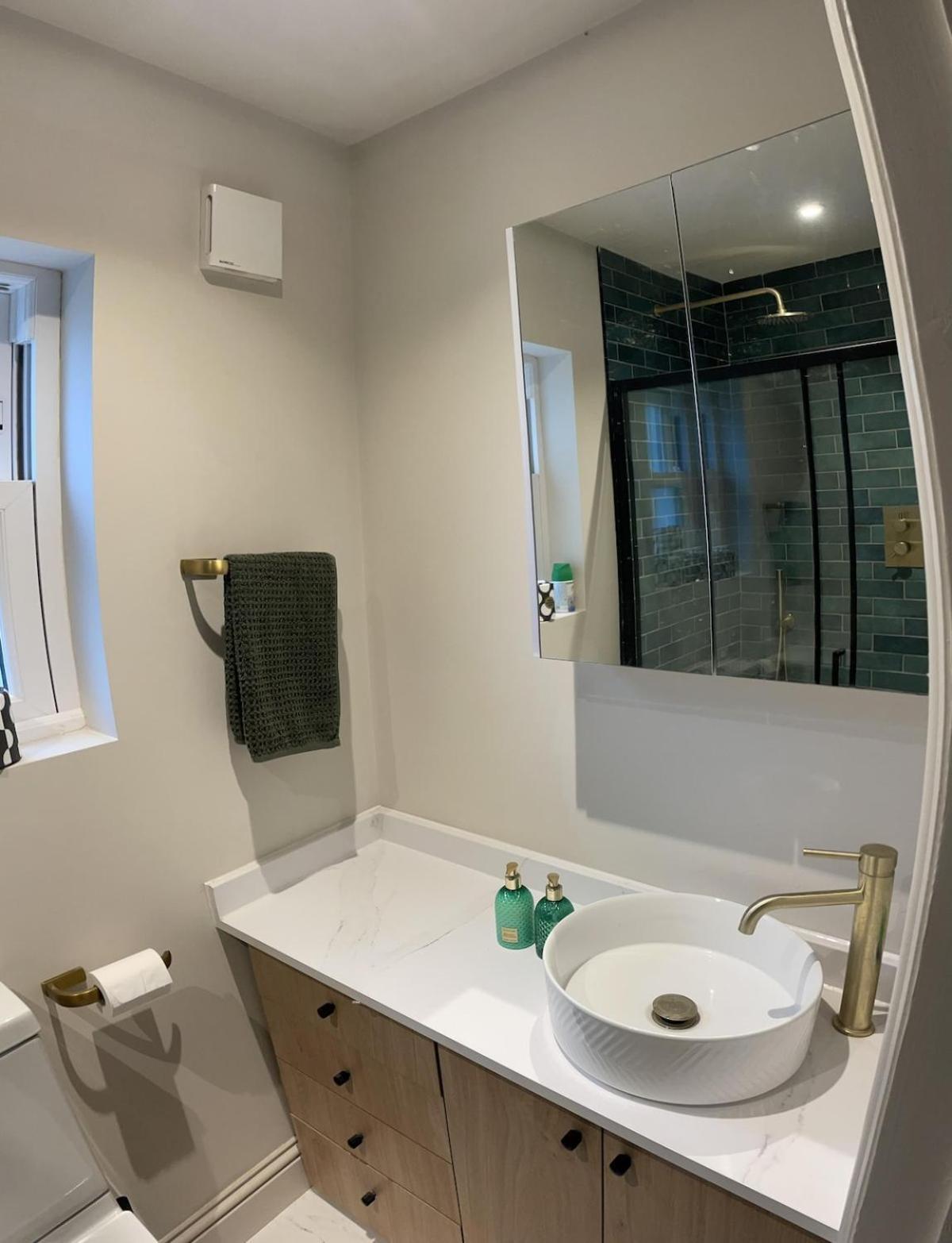 Newly Refurbed House, Barons Court Сasa de vacaciones *