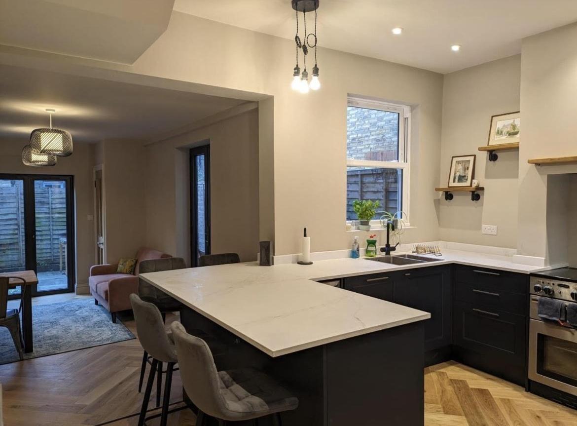 Newly Refurbed House, Barons Court Londres