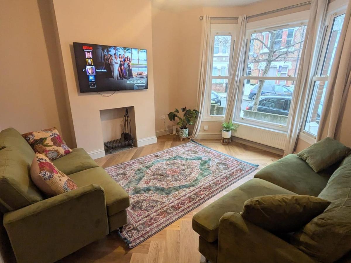 Сasa de vacaciones Newly Refurbed House, Barons Court *