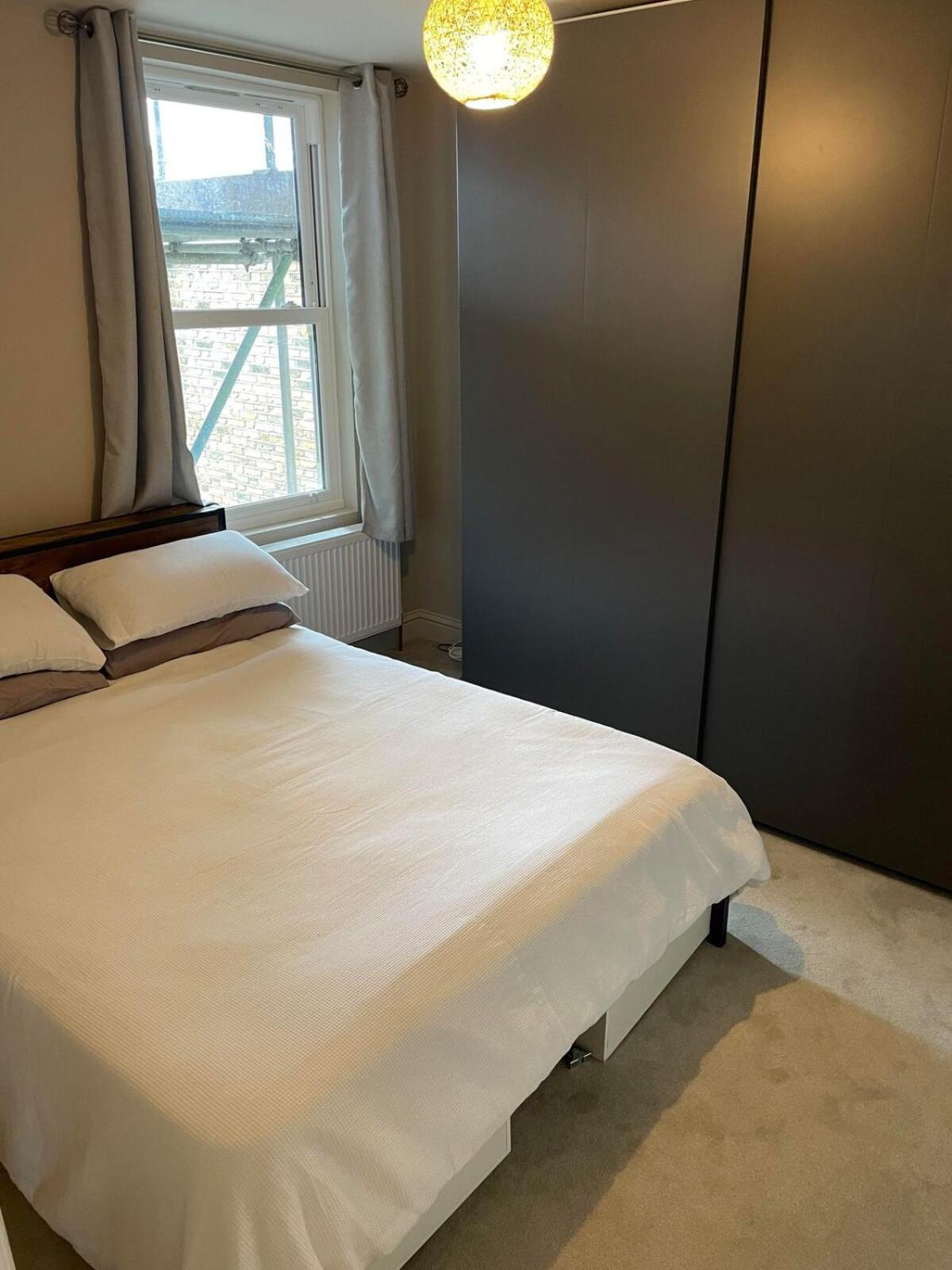 Newly Refurbed House, Barons Court * Londres
