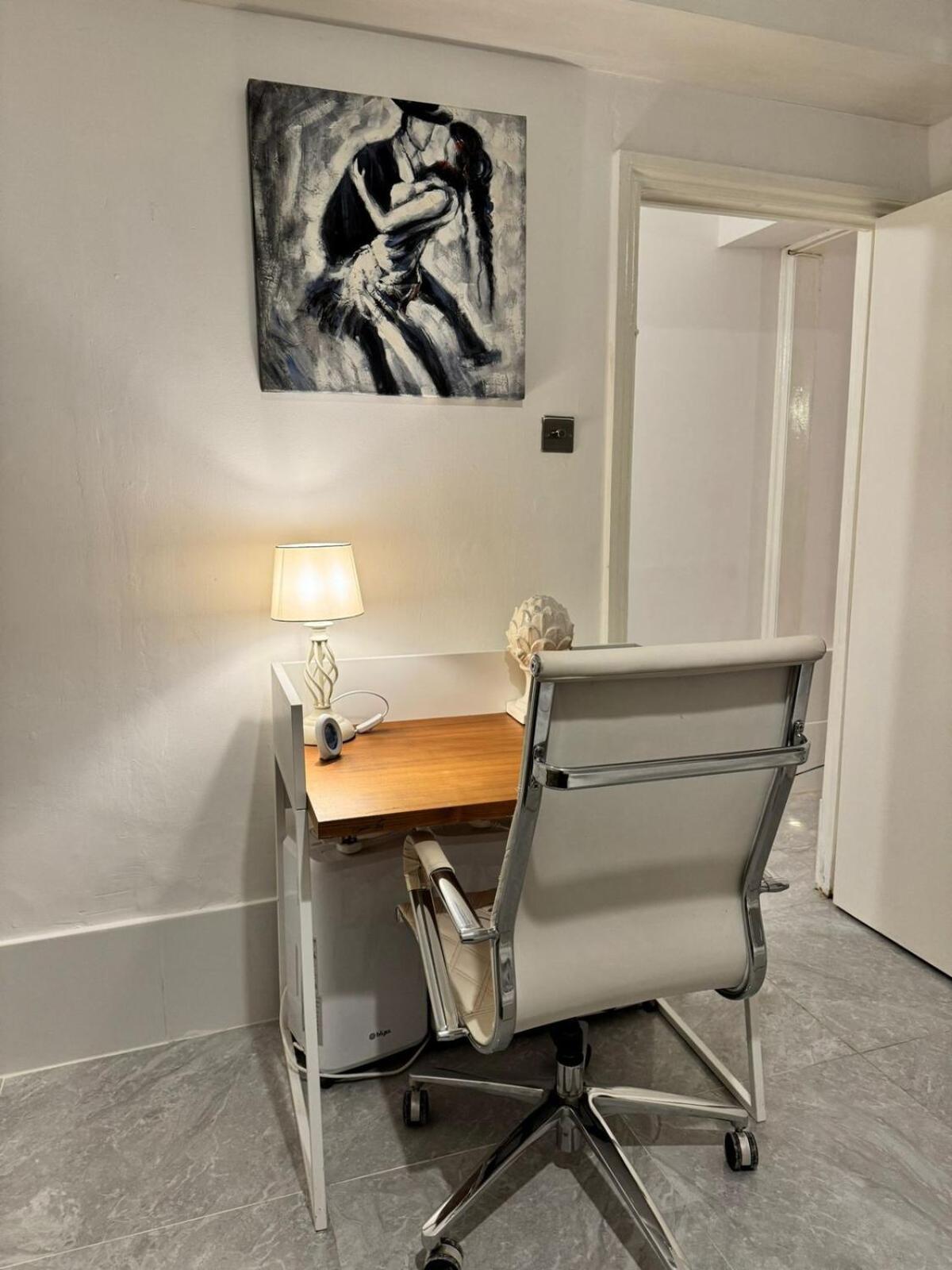 Cozy 2-bedroom Retreat In Kilburn Sf8 * Londres