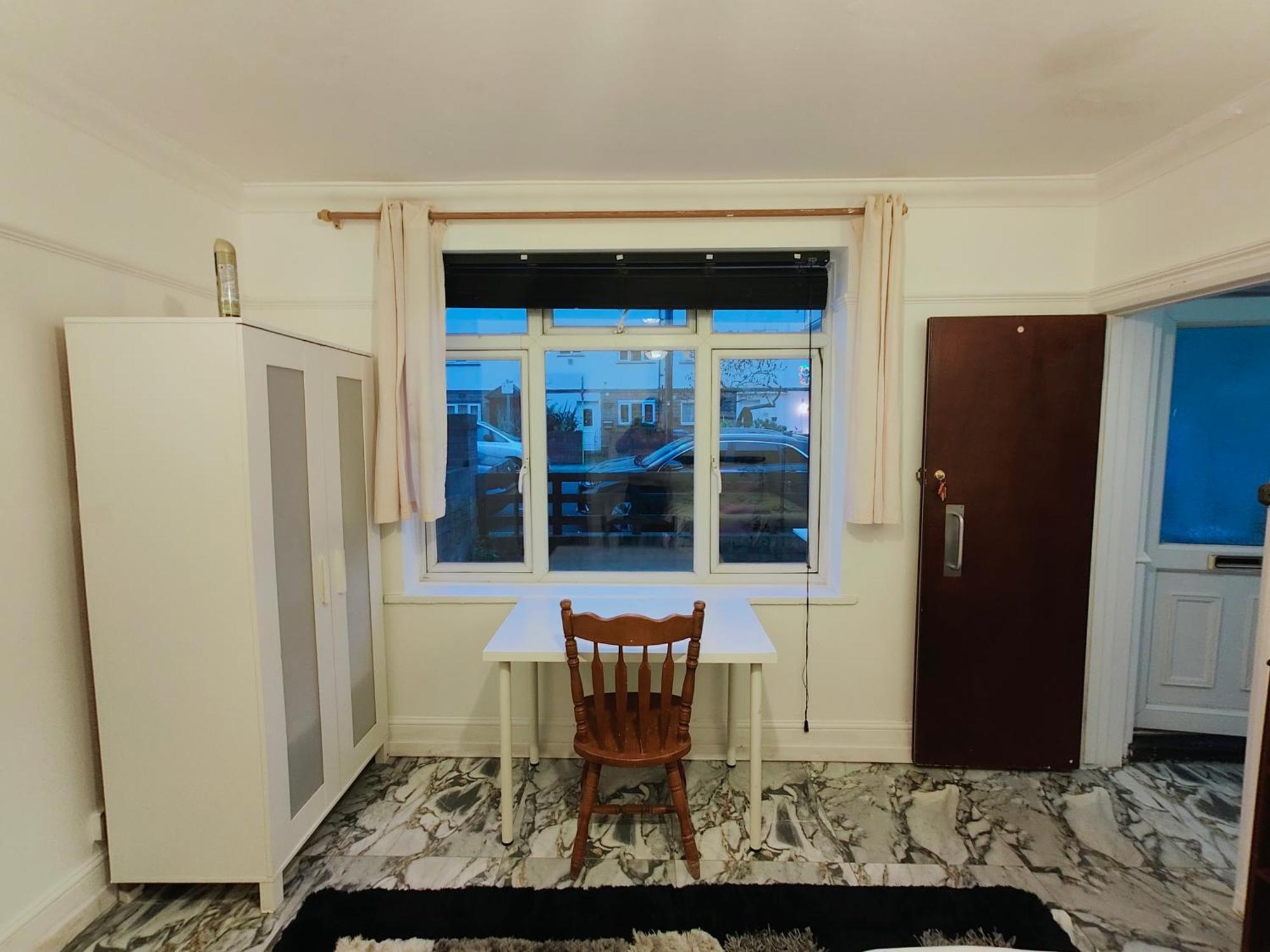 Spacious 4 Beds - All Private Bathrooms In Canary Wharf * Londres