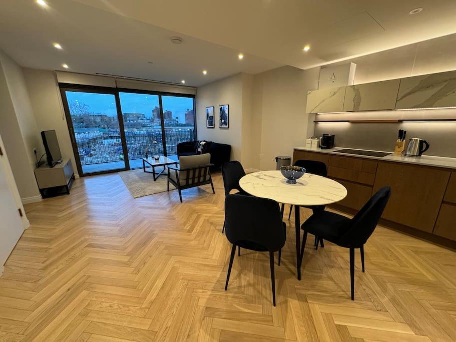 Luxury 2 Bed And 2 Bath Flat With Air Condition *