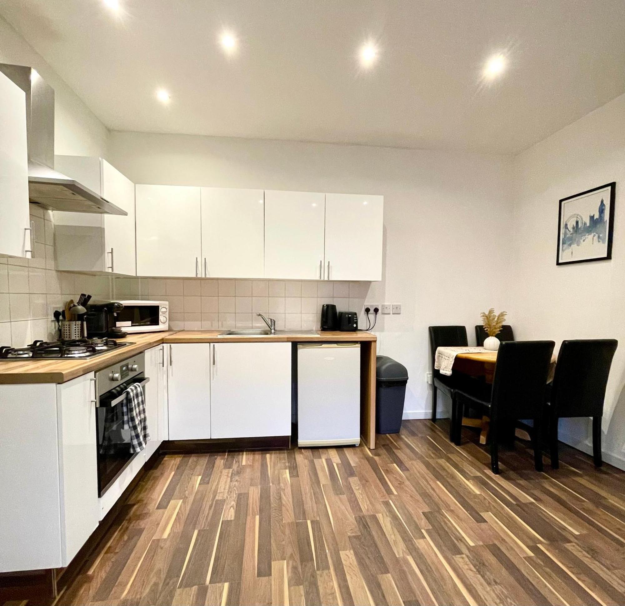 A Fantastic One Double Bedroom Flat * Londres