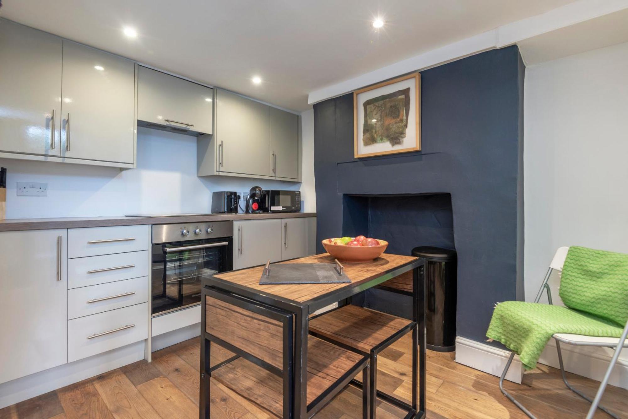 Chic 1-bed Garden Flat, London, Convenient For Tower Bridge, Great Public Transport