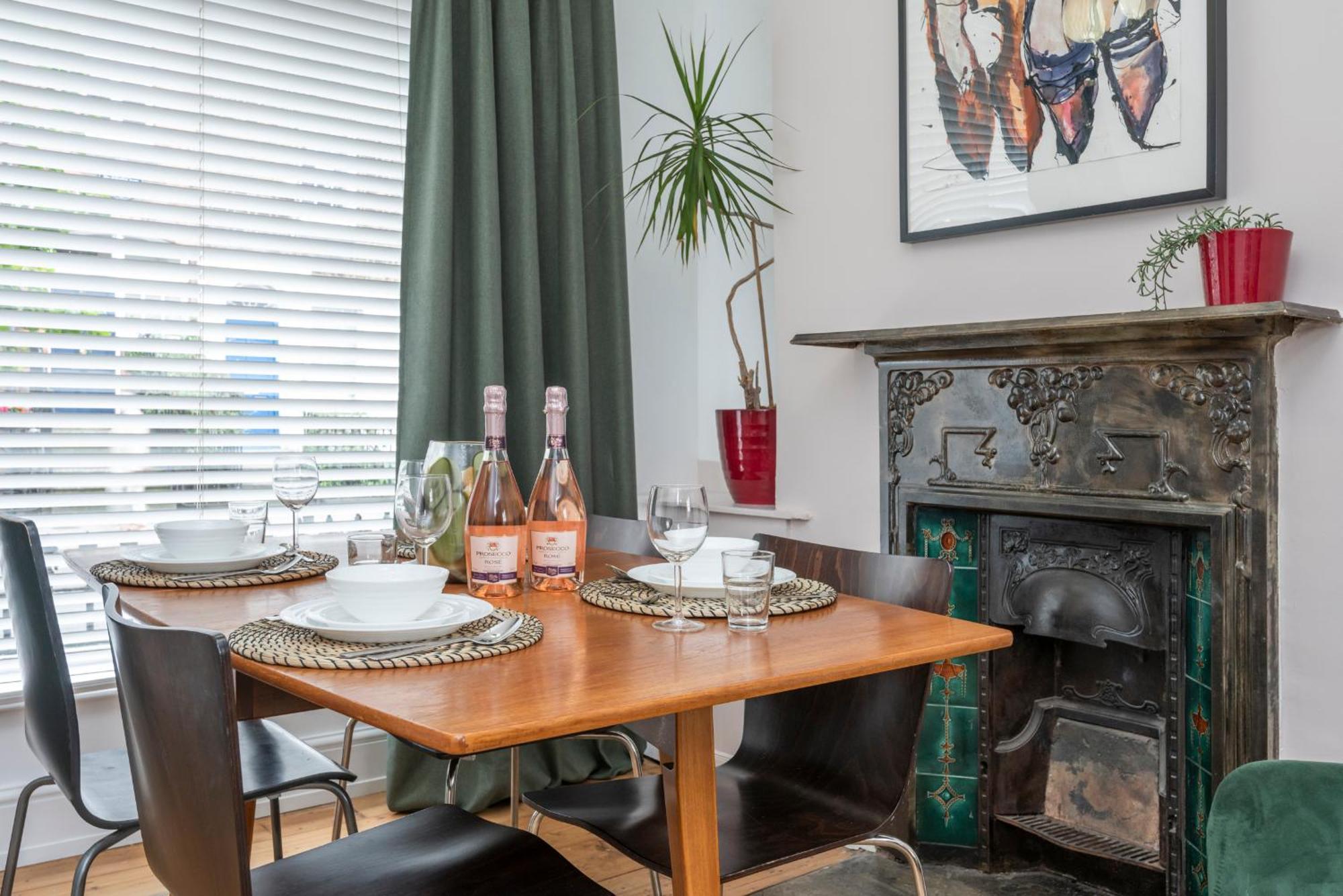 Chic 1-bed Garden Flat, London, Convenient For Tower Bridge, Great Public Transport *