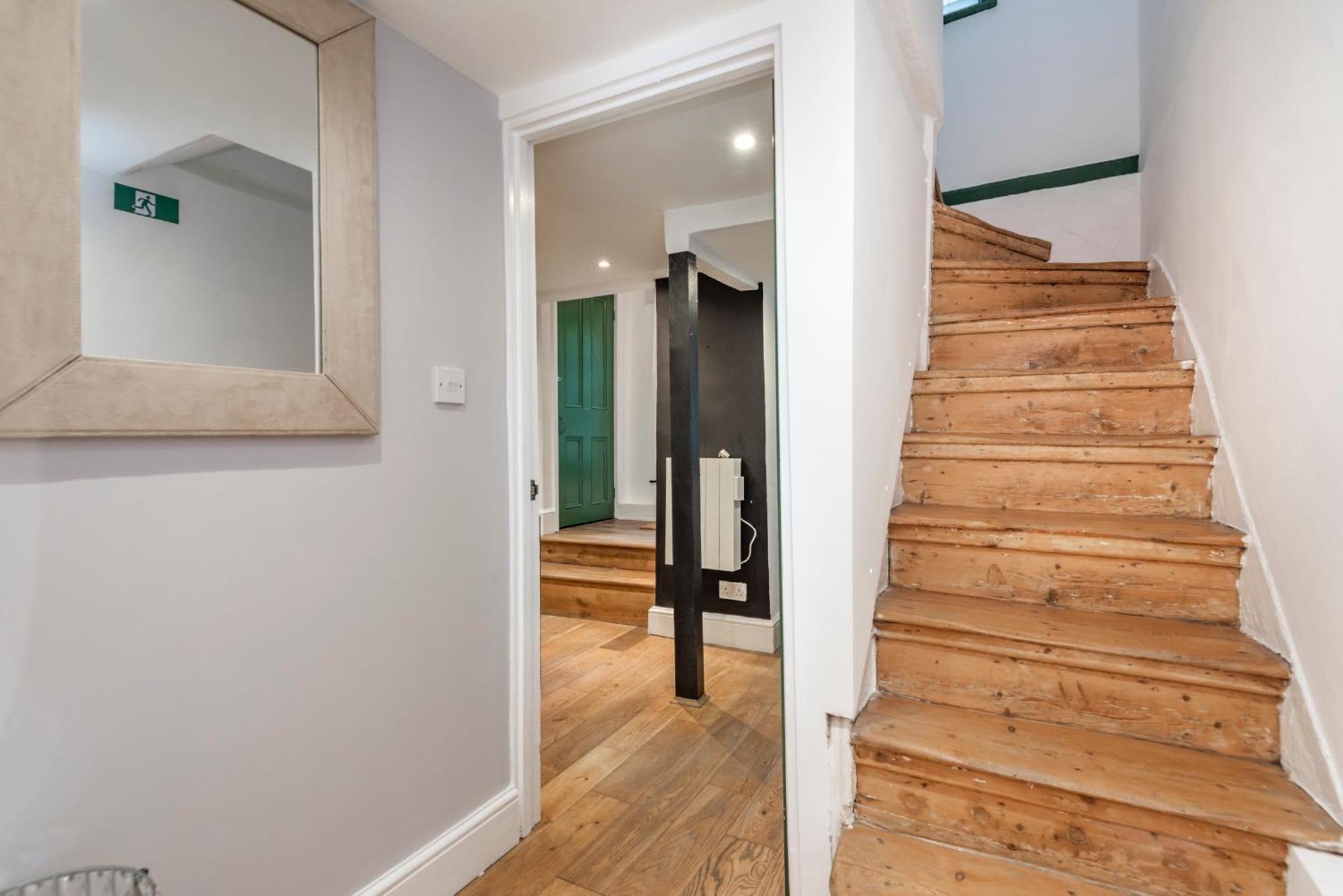 Chic 1-bed Garden Flat, London, Convenient For Tower Bridge, Great Public Transport Londres