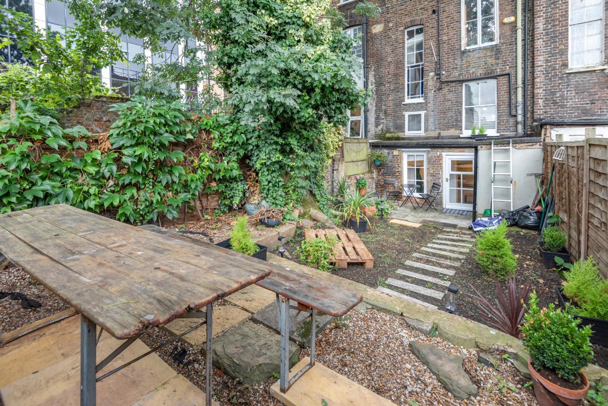 Chic 1-bed Garden Flat, London, Convenient For Tower Bridge, Great Public Transport