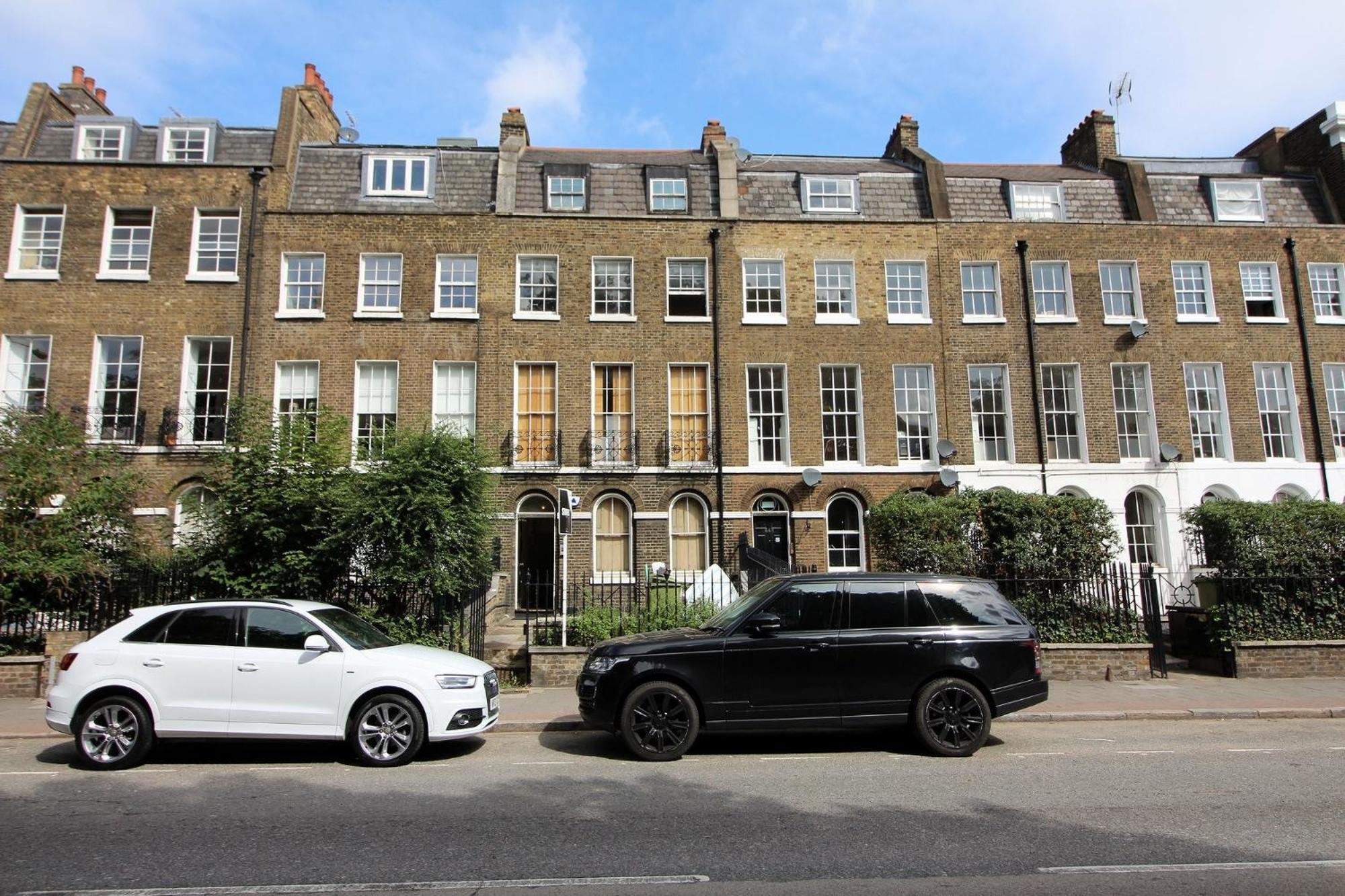1 Bedroom Chic Flat By Hostarahomes, Sleeps Up To 4, Full Apartment, Location Londres