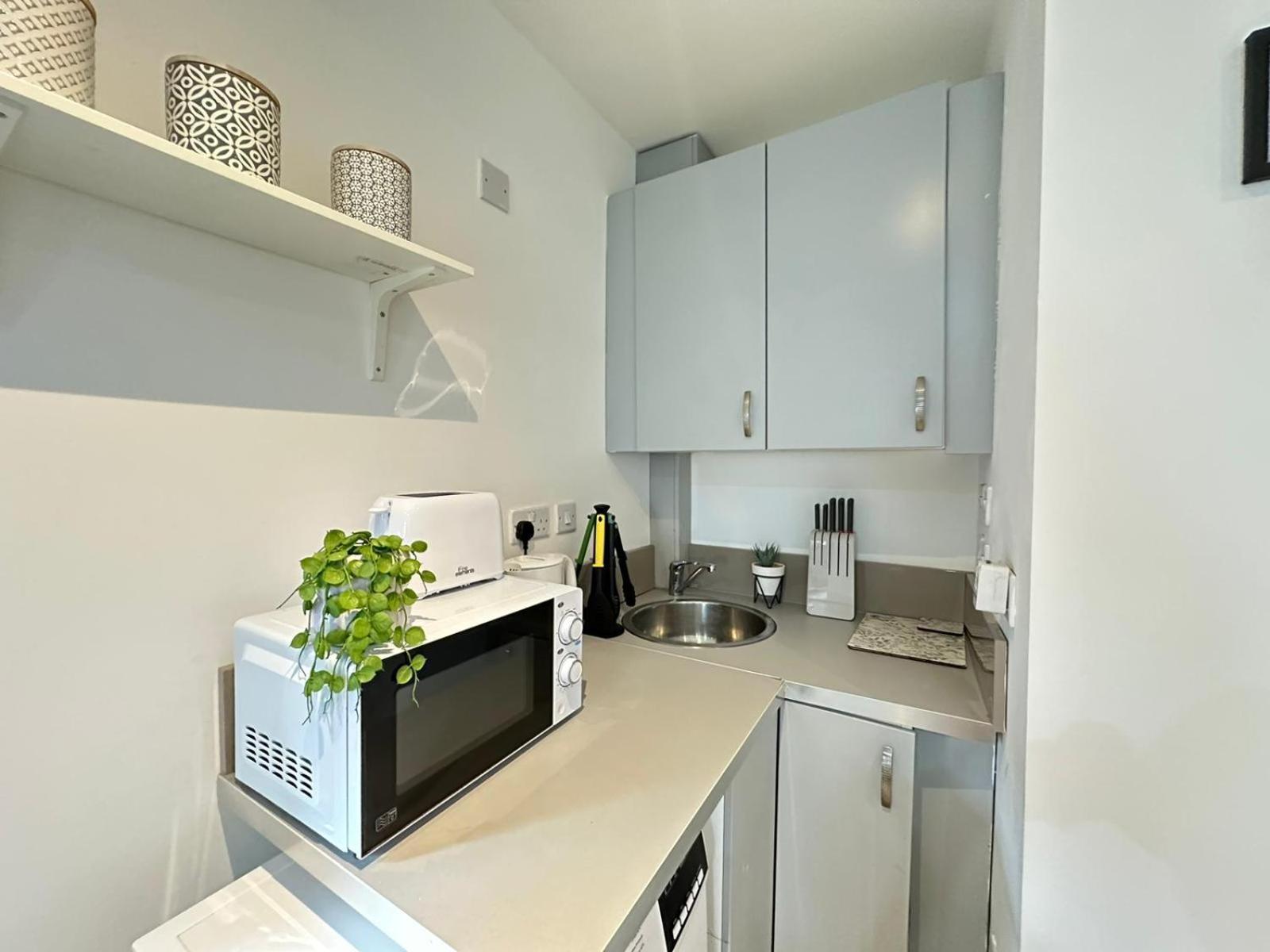 Harrow Road Beautiful Family * London
