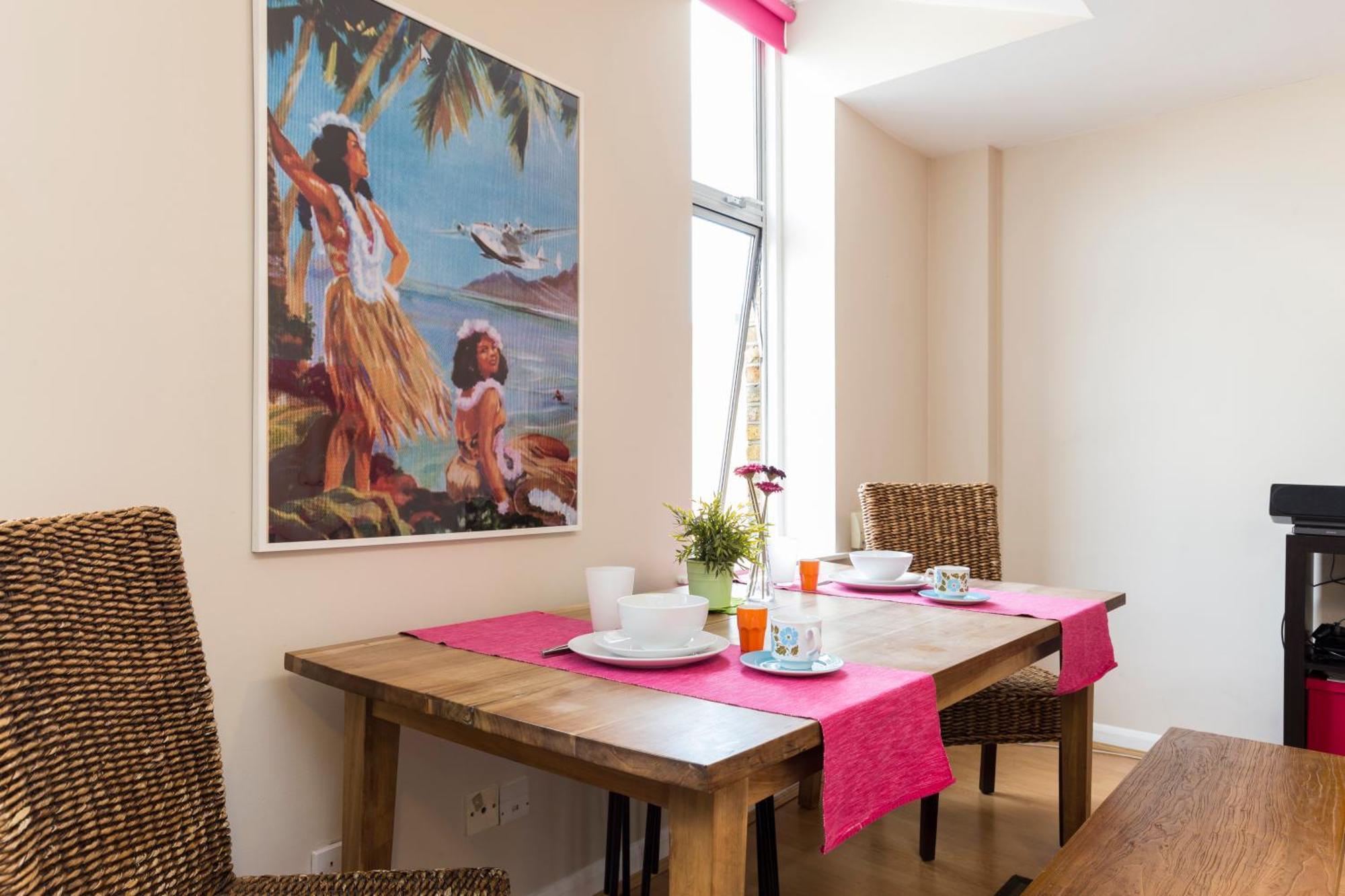 Unrivaled Elegance In 3 Bedroom Covent Garden Appartement *