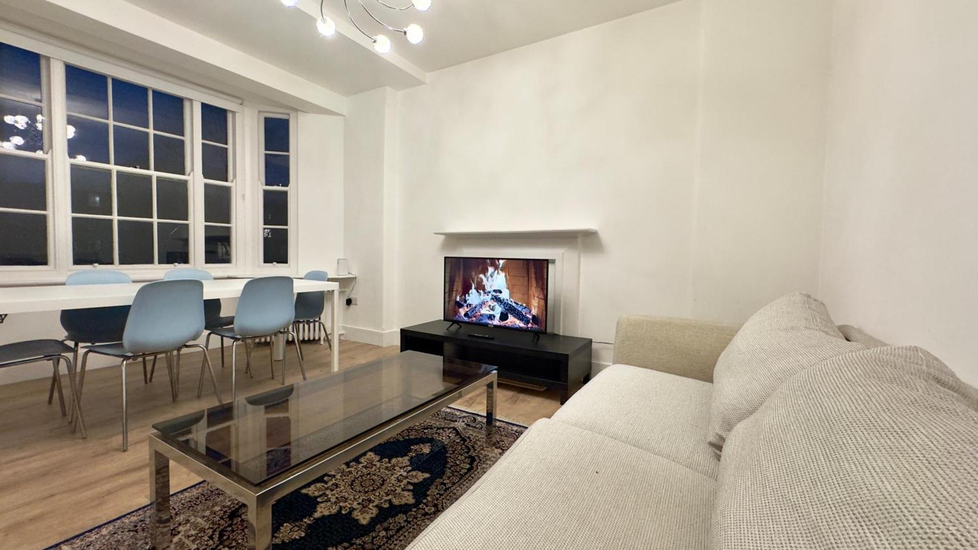 Superb 4 Bedroom Hyde Park Appartement