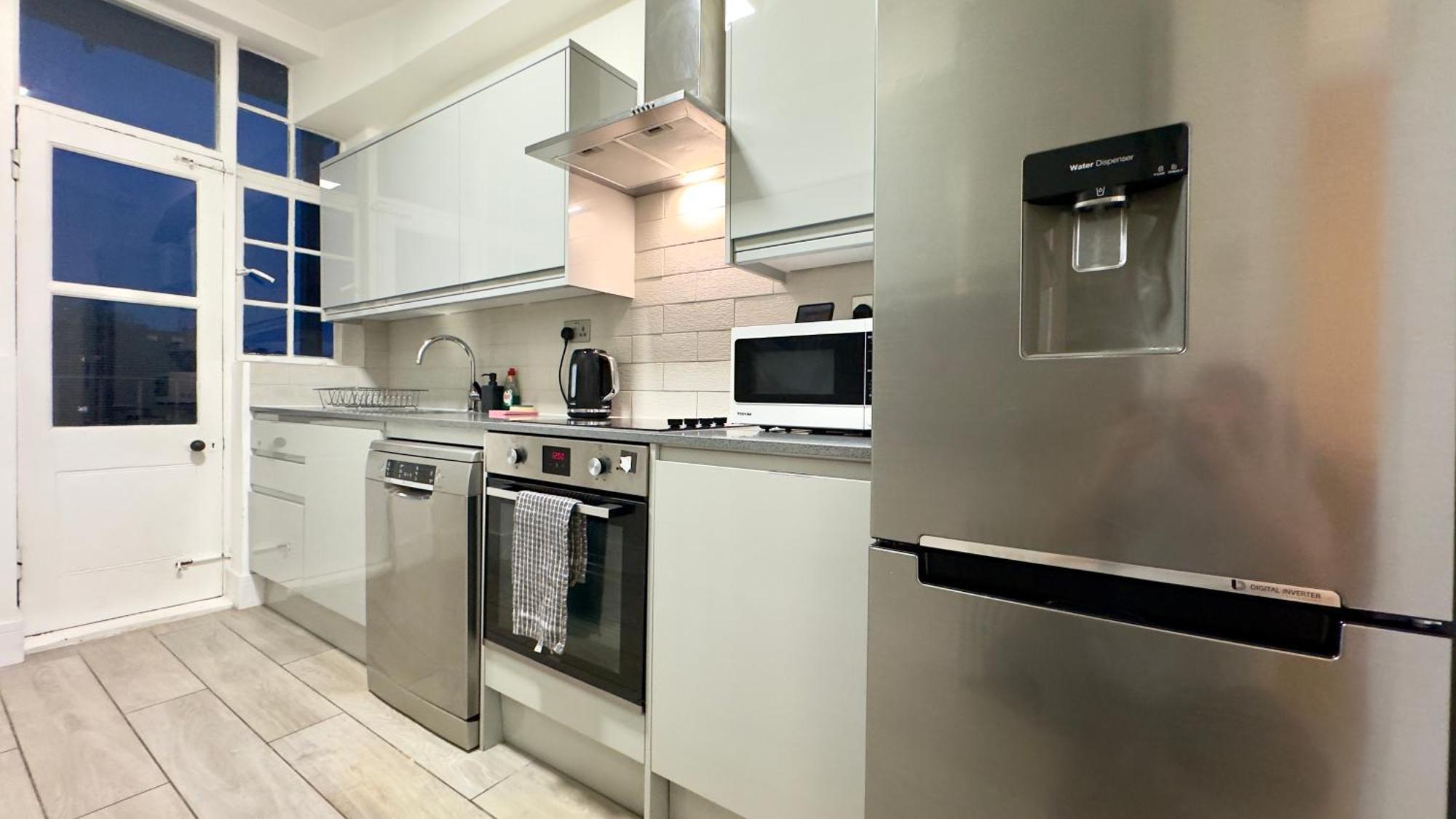 Superb 4 Bedroom Hyde Park Appartement
