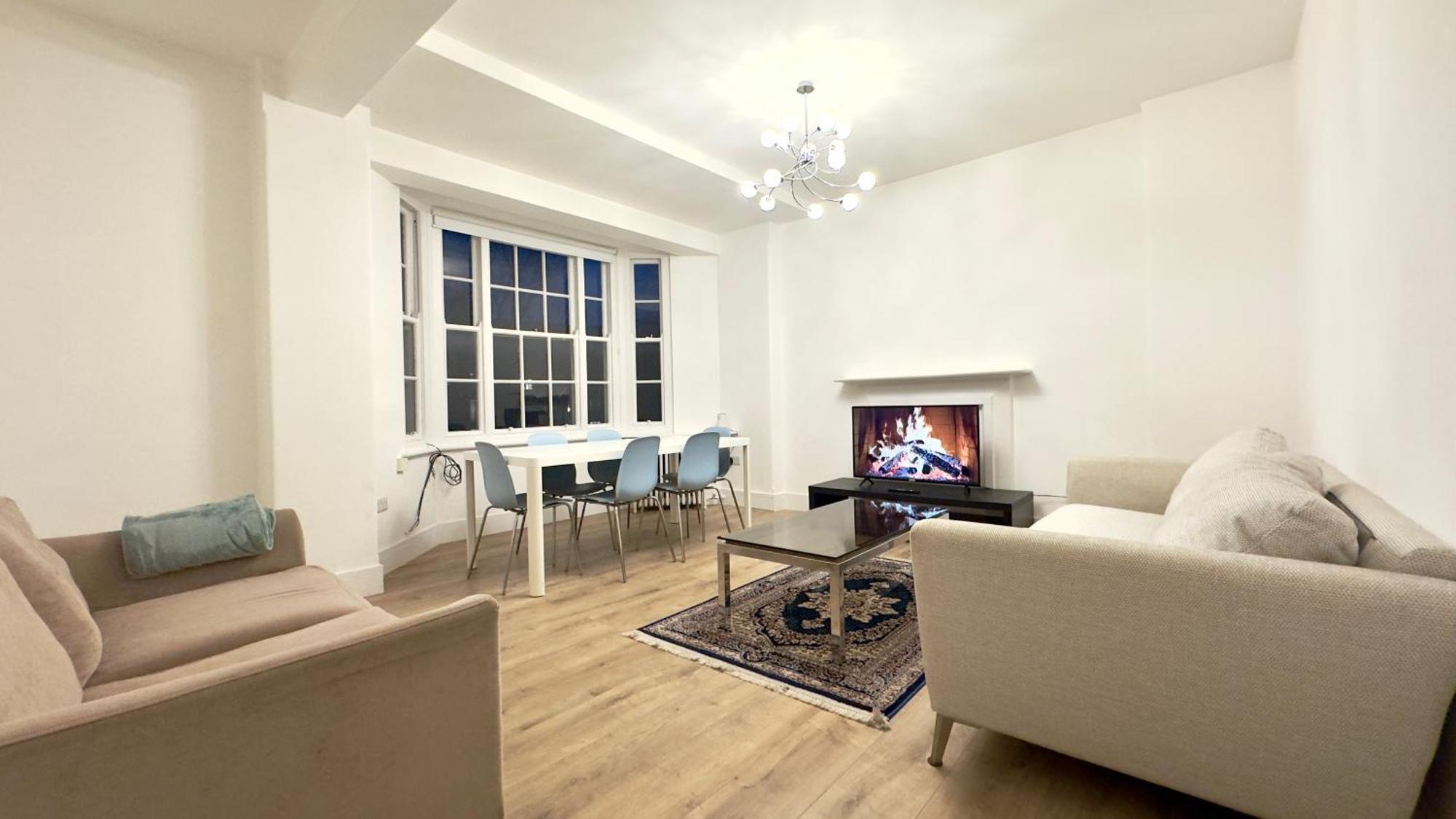 Superb 4 Bedroom Hyde Park Appartement