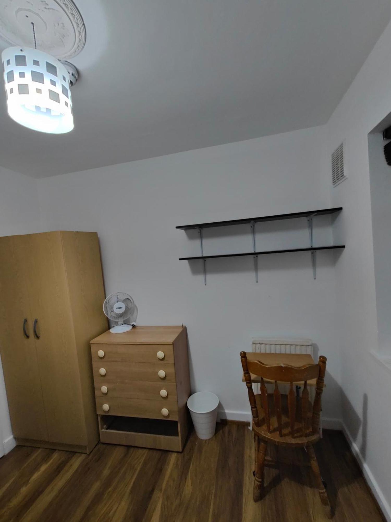 Spacious 4 Beds - All Private Bathrooms In Canary Wharf Londres