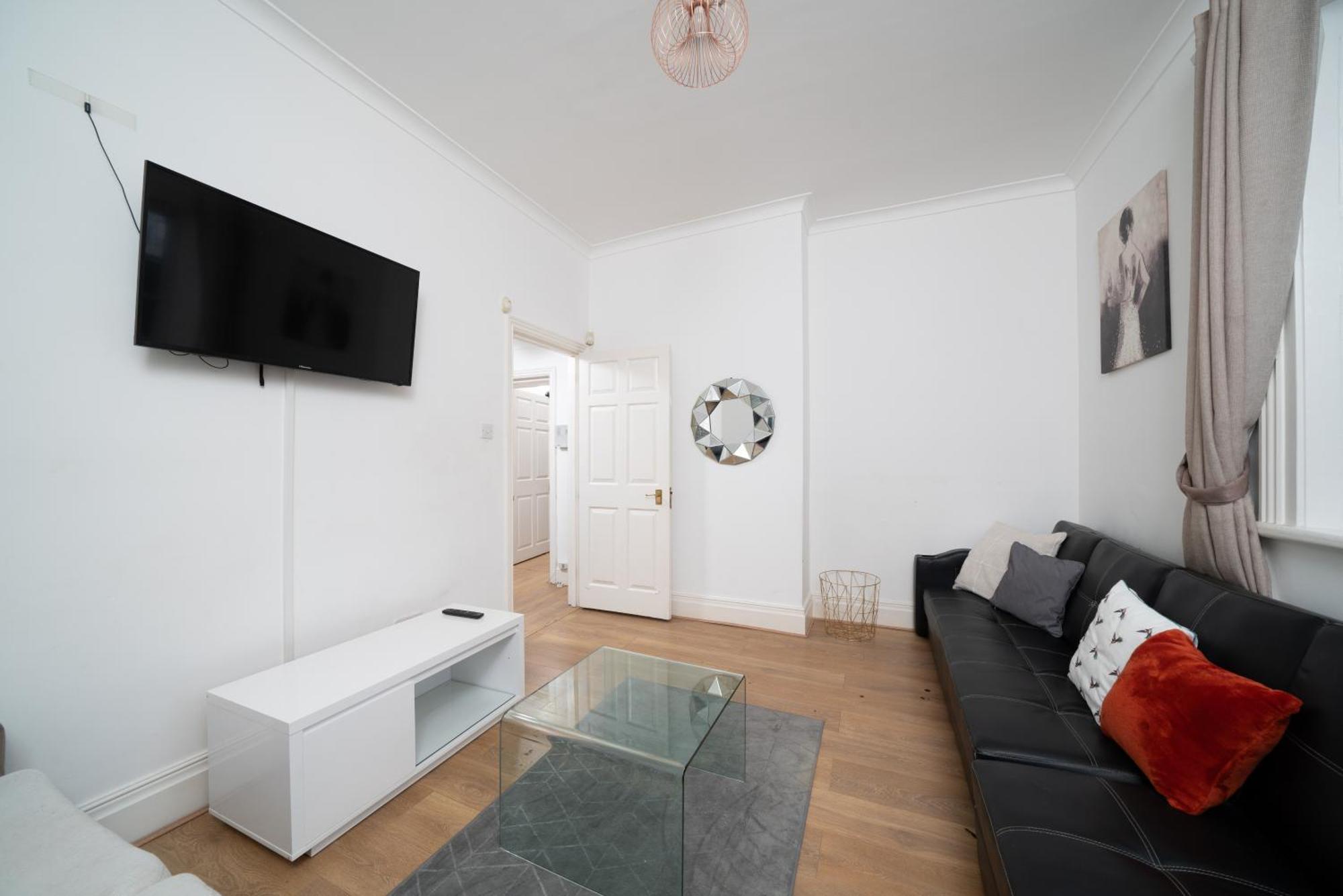 Apartamento Canary Wharf - Spacious Near Excel Exhibition Centre, O2 Arena, Airport, Free Parking & Wifi Londres