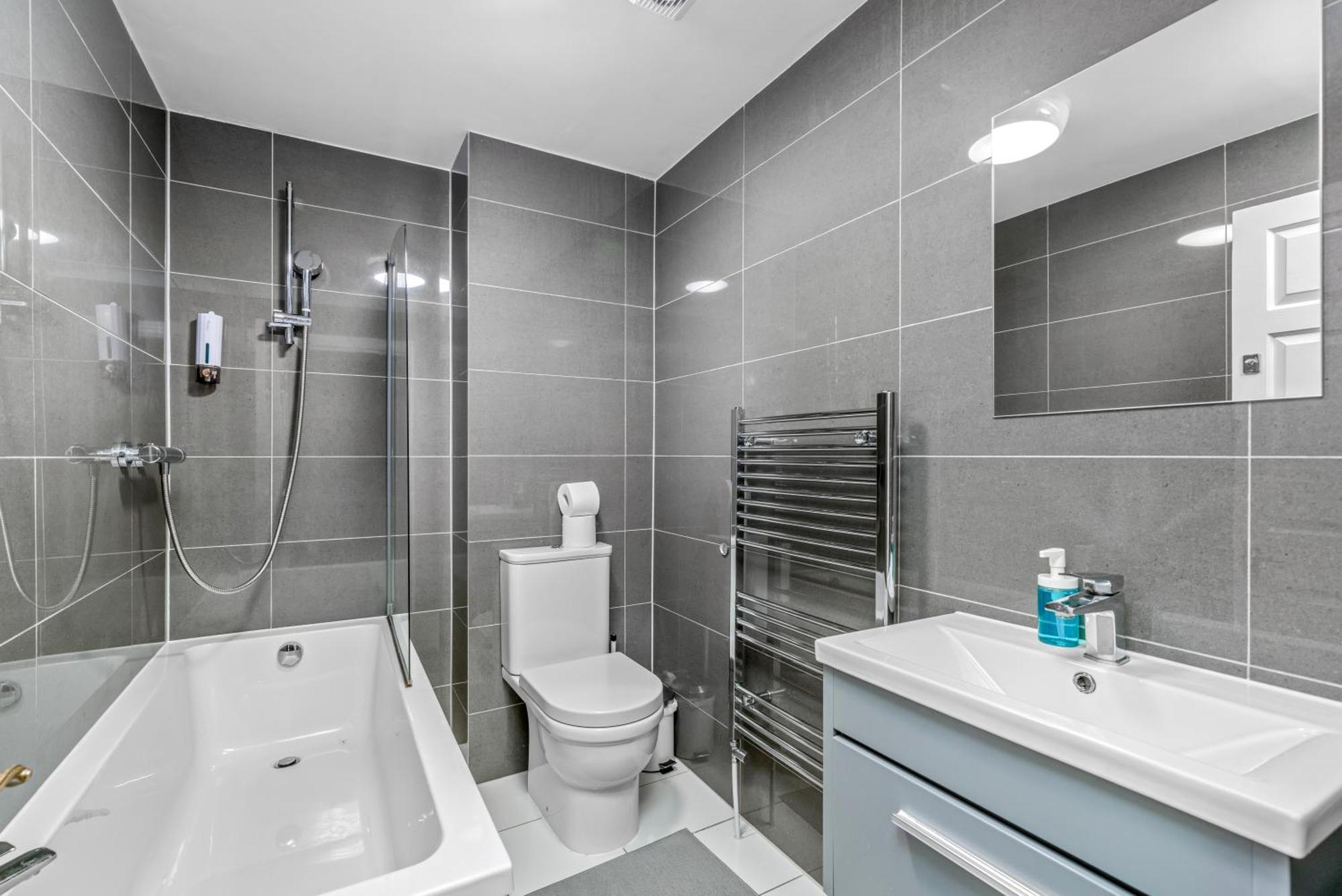 Canary Wharf - Spacious Near Excel Exhibition Centre, O2 Arena, Airport, Free Parking & Wifi Apartamento Londres