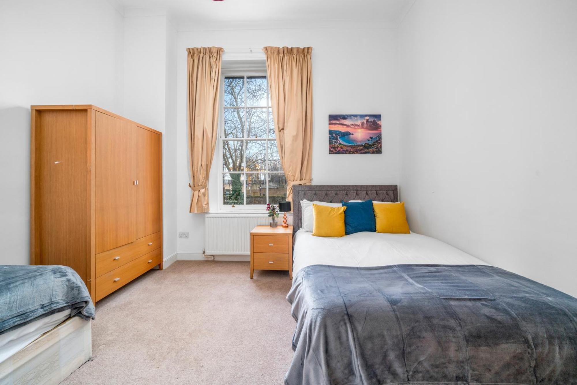 Canary Wharf - Spacious Near Excel Exhibition Centre, O2 Arena, Airport, Free Parking & Wifi *