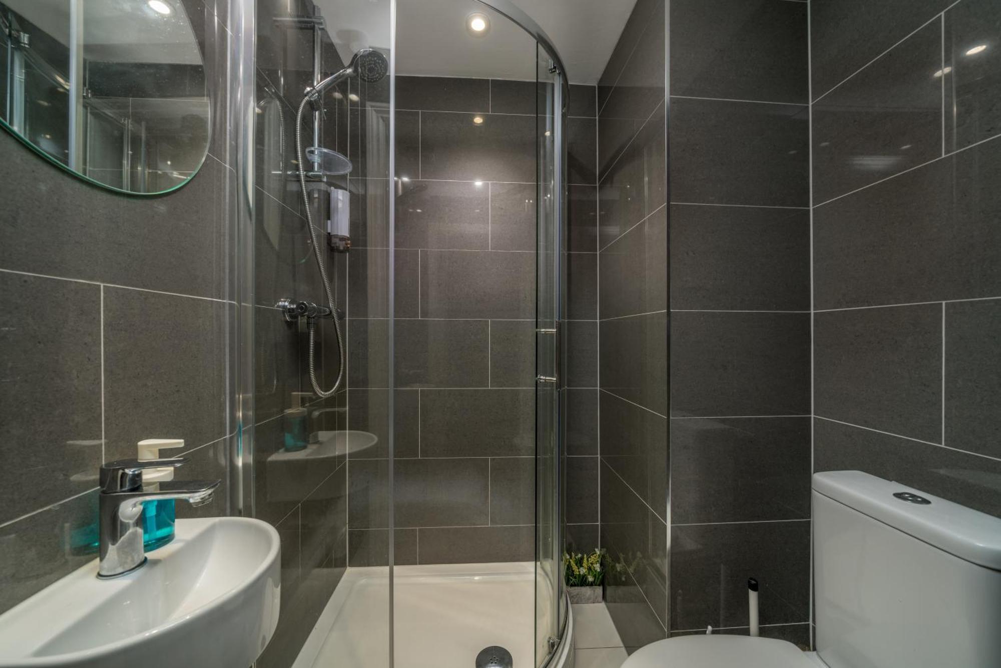 Apartamento Canary Wharf - Spacious Near Excel Exhibition Centre, O2 Arena, Airport, Free Parking & Wifi