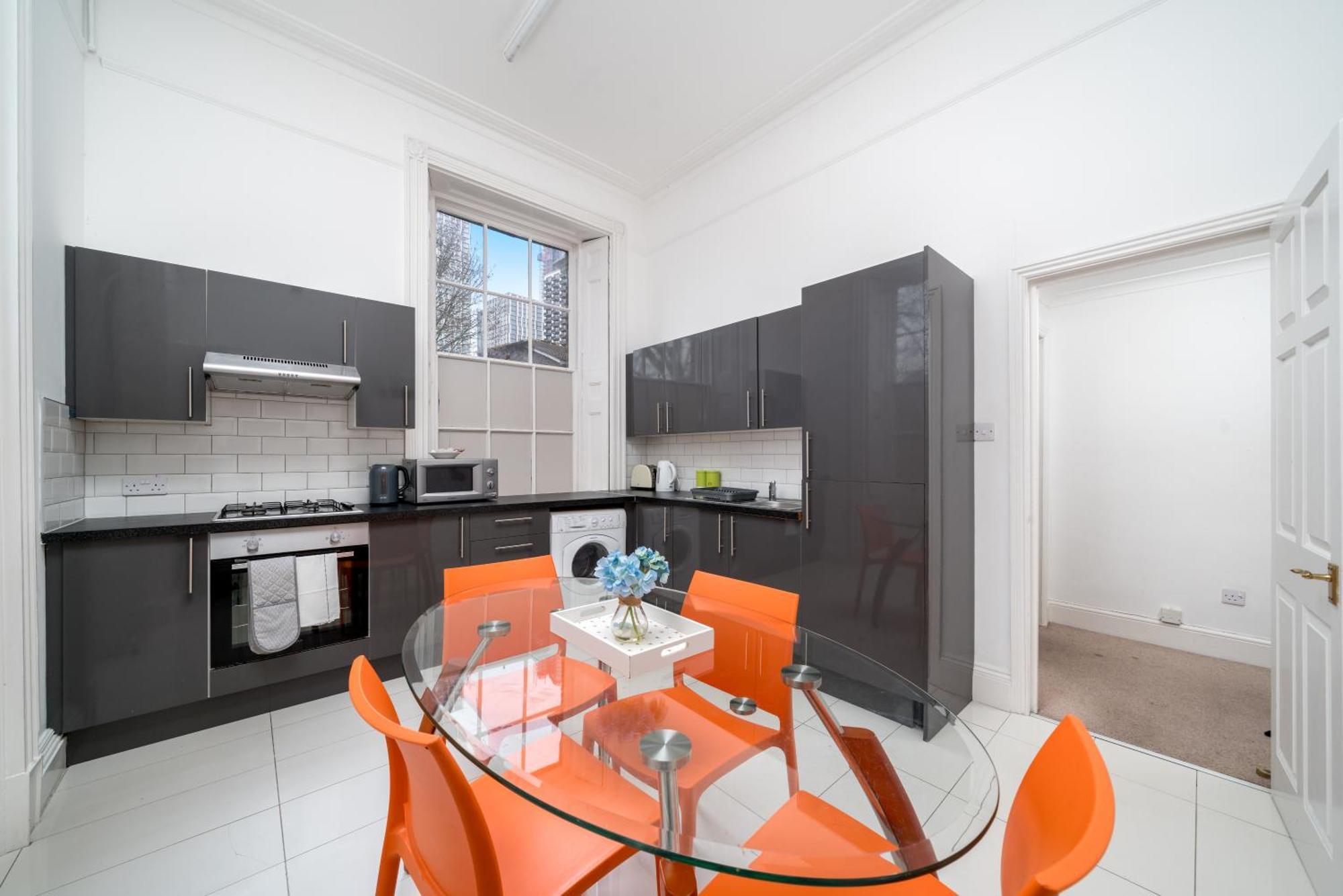Canary Wharf - Spacious Near Excel Exhibition Centre, O2 Arena, Airport, Free Parking & Wifi Apartamento