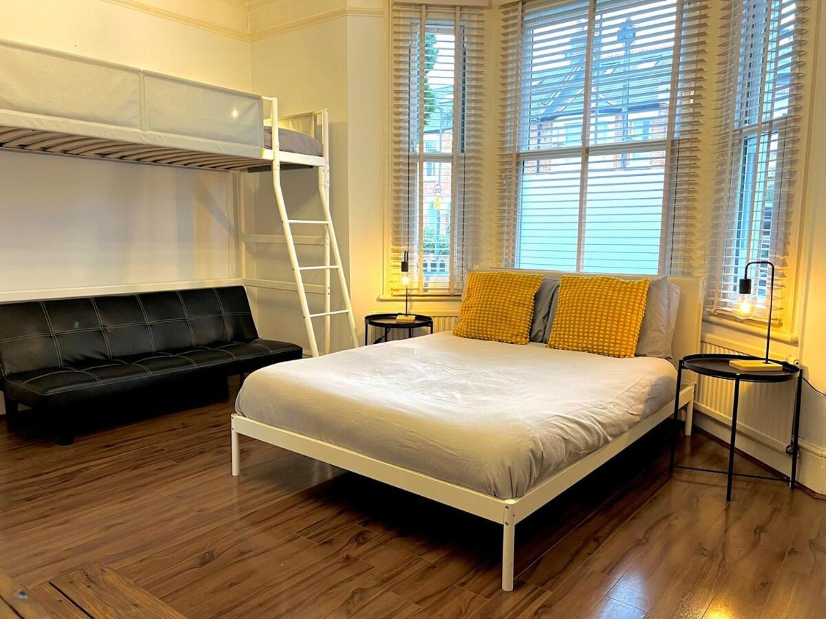 Appartement Sleeps 7 The Red Door House *