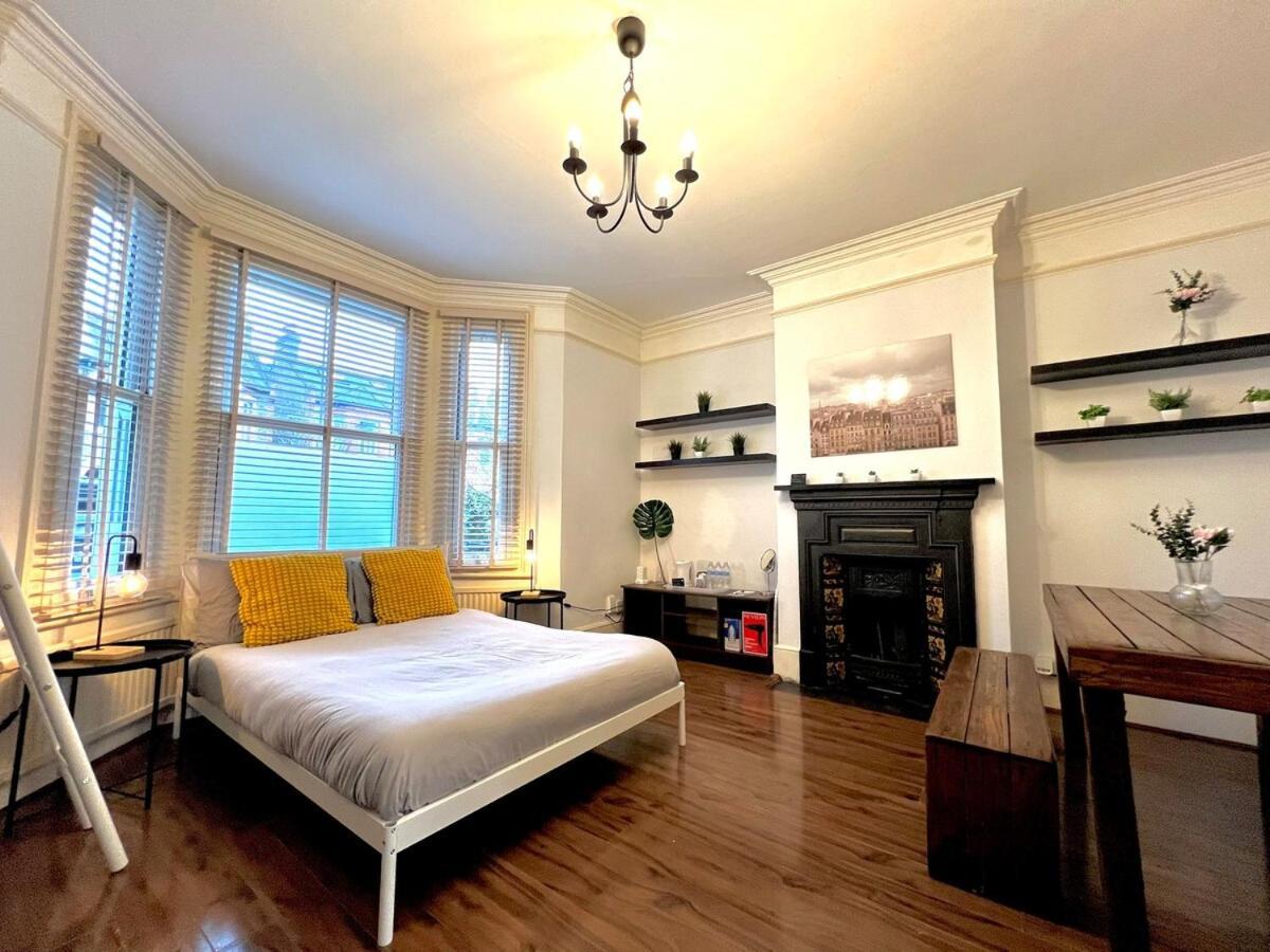 Sleeps 7 The Red Door House * Londres