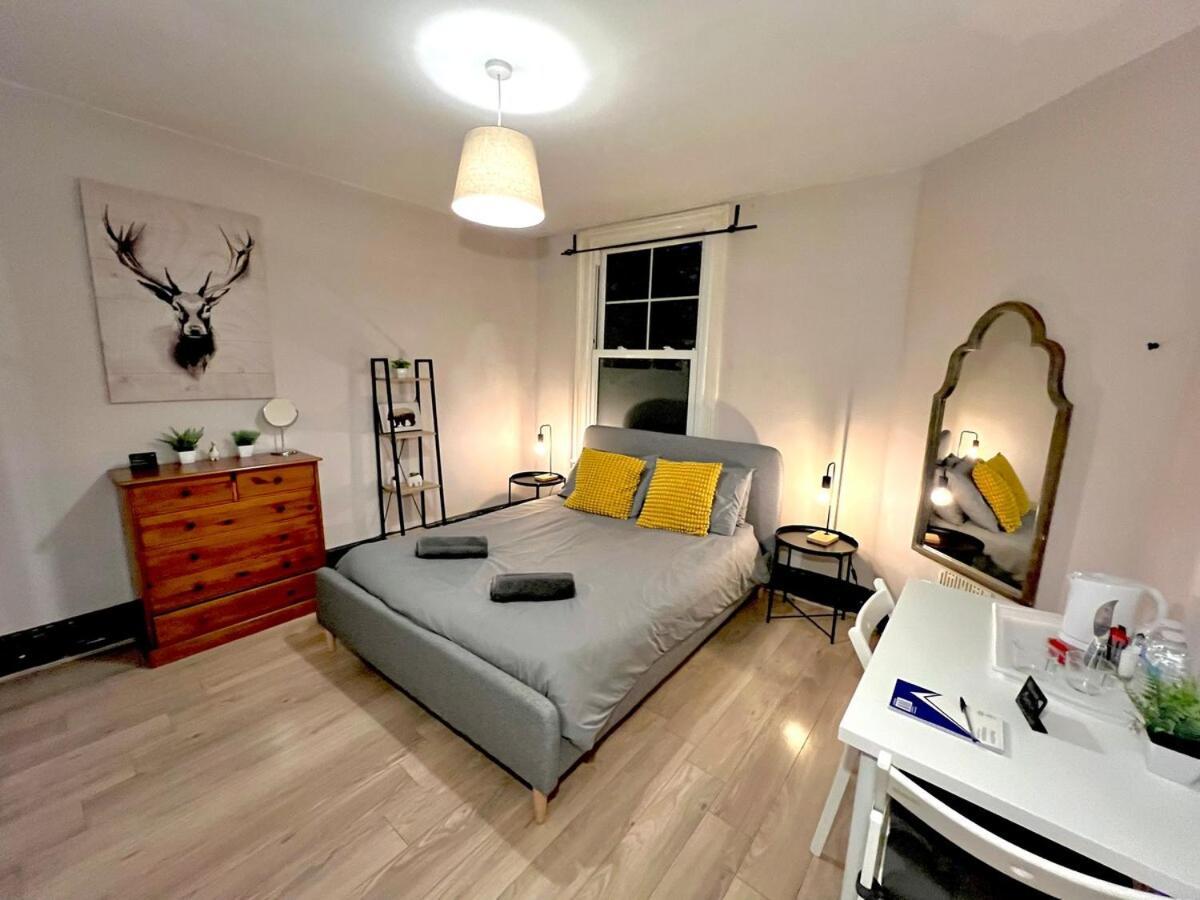 Sleeps 7 The Red Door House Londres