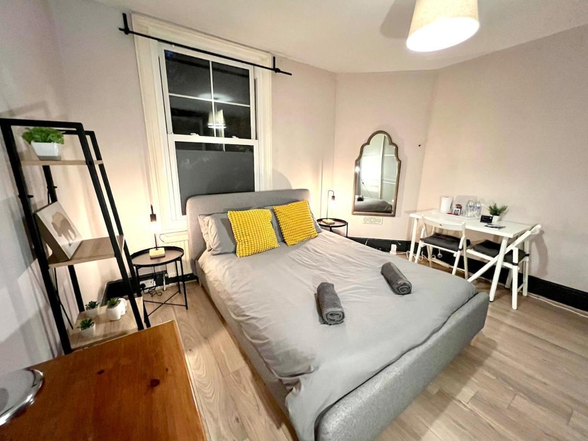 Appartement Sleeps 7 The Red Door House *