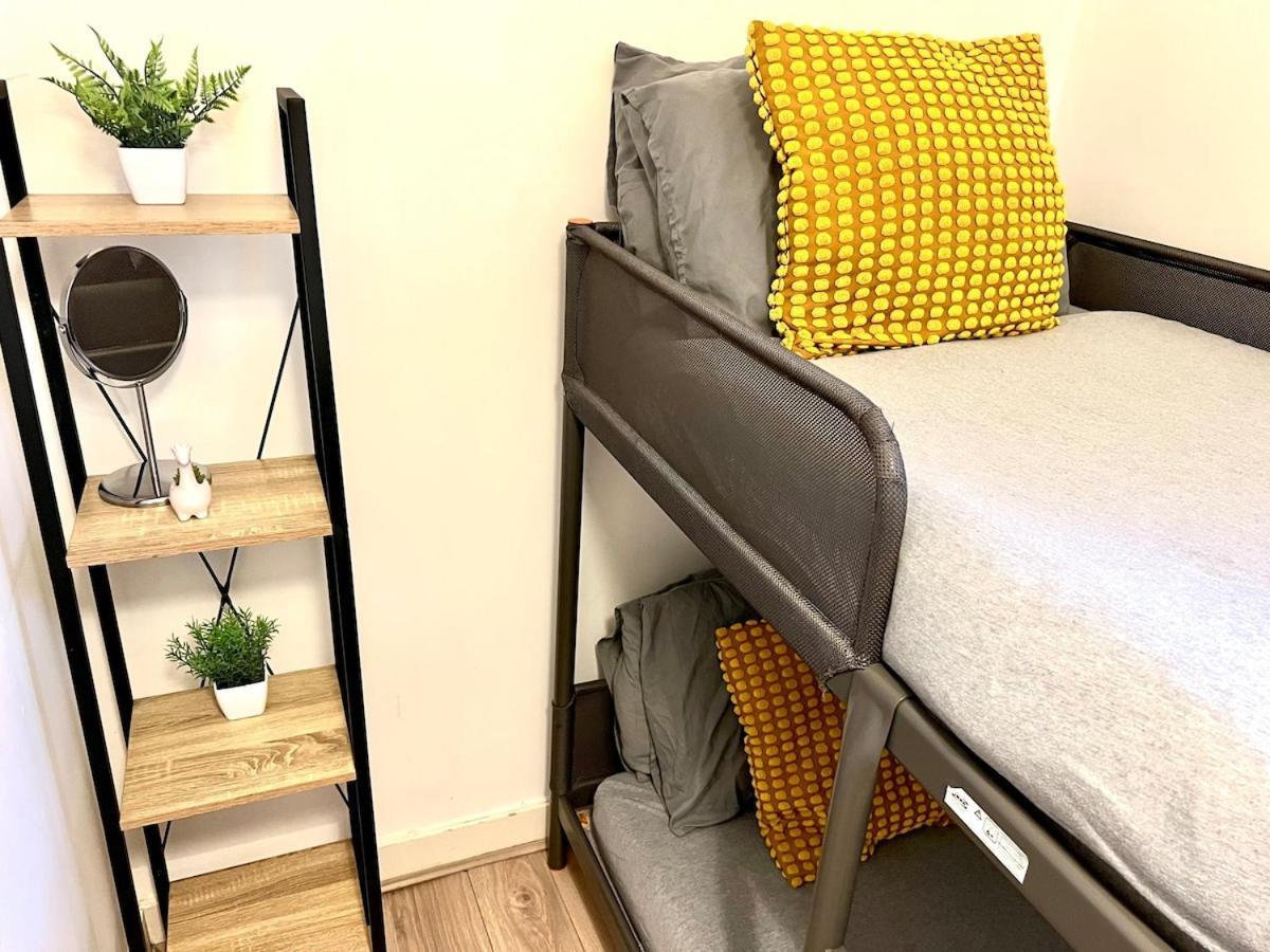 Sleeps 7 The Red Door House Londres