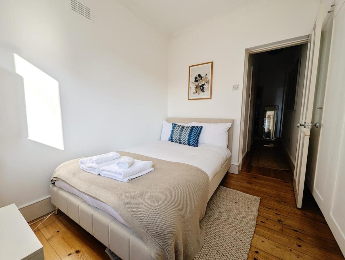 Colney Hatch Lane - Spacious 2-bed 2-bath With Private Garden * Londres