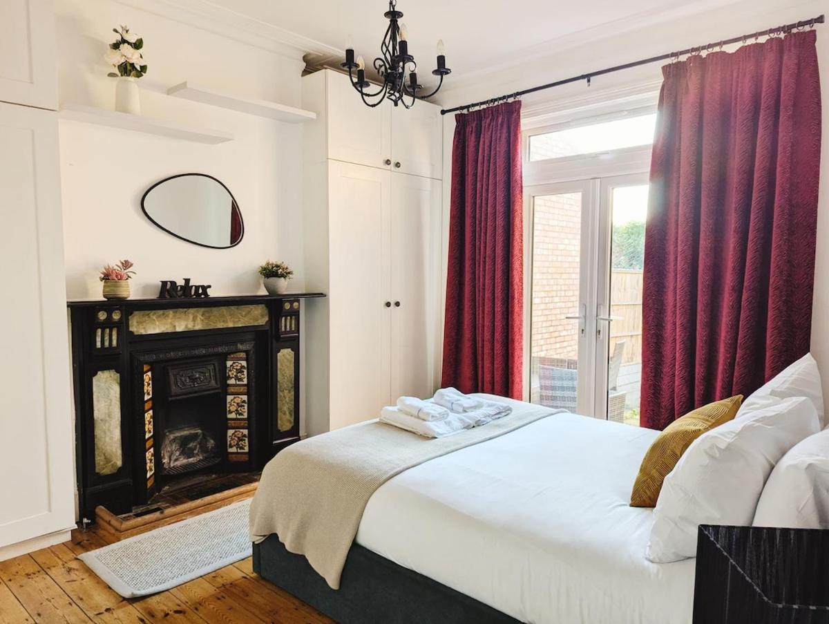 Colney Hatch Lane - Spacious 2-bed 2-bath With Private Garden Appartement *