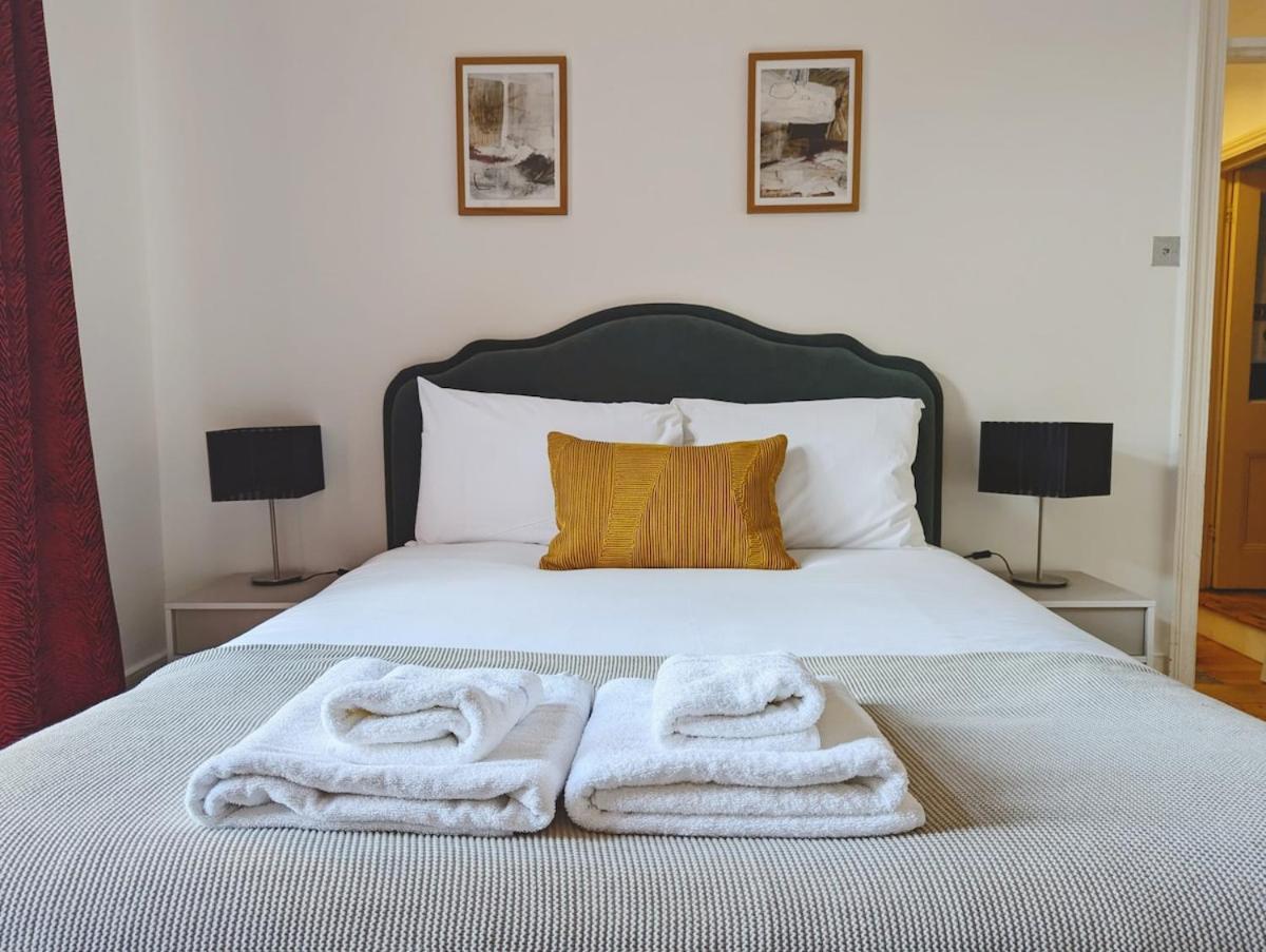 Colney Hatch Lane - Spacious 2-bed 2-bath With Private Garden Appartement Londres