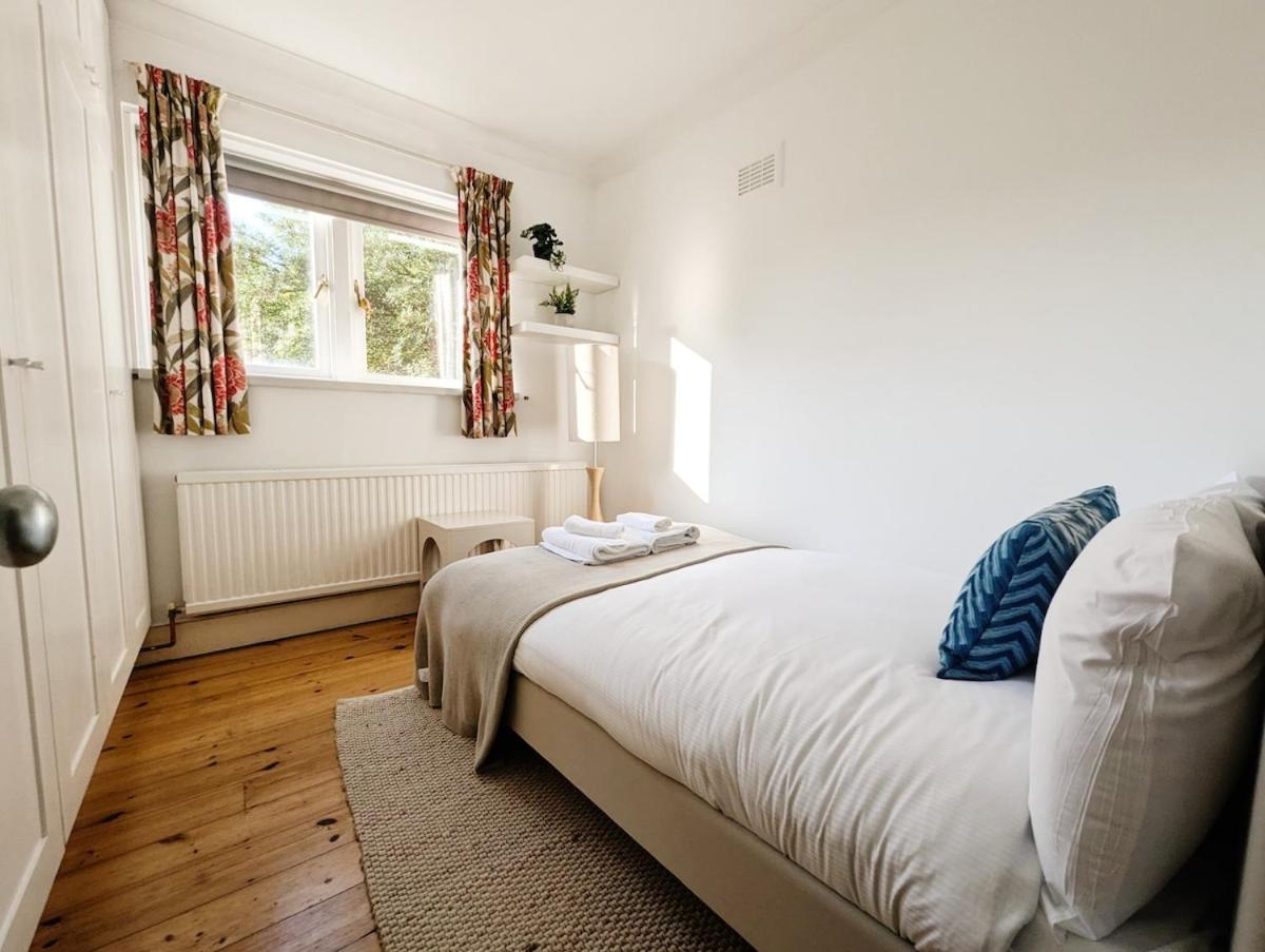 Colney Hatch Lane - Spacious 2-bed 2-bath With Private Garden Londres
