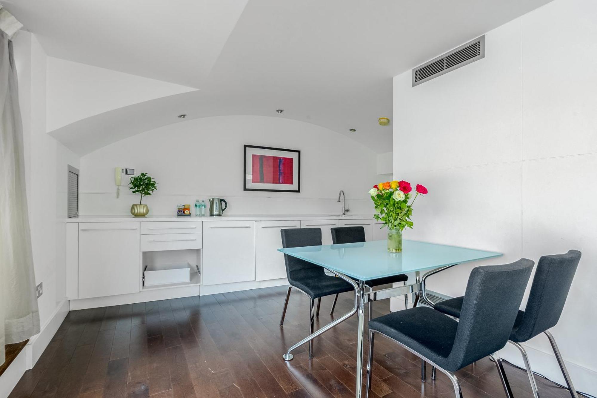 Stunning Serviced Apartments, Steps From Monument Station Londres