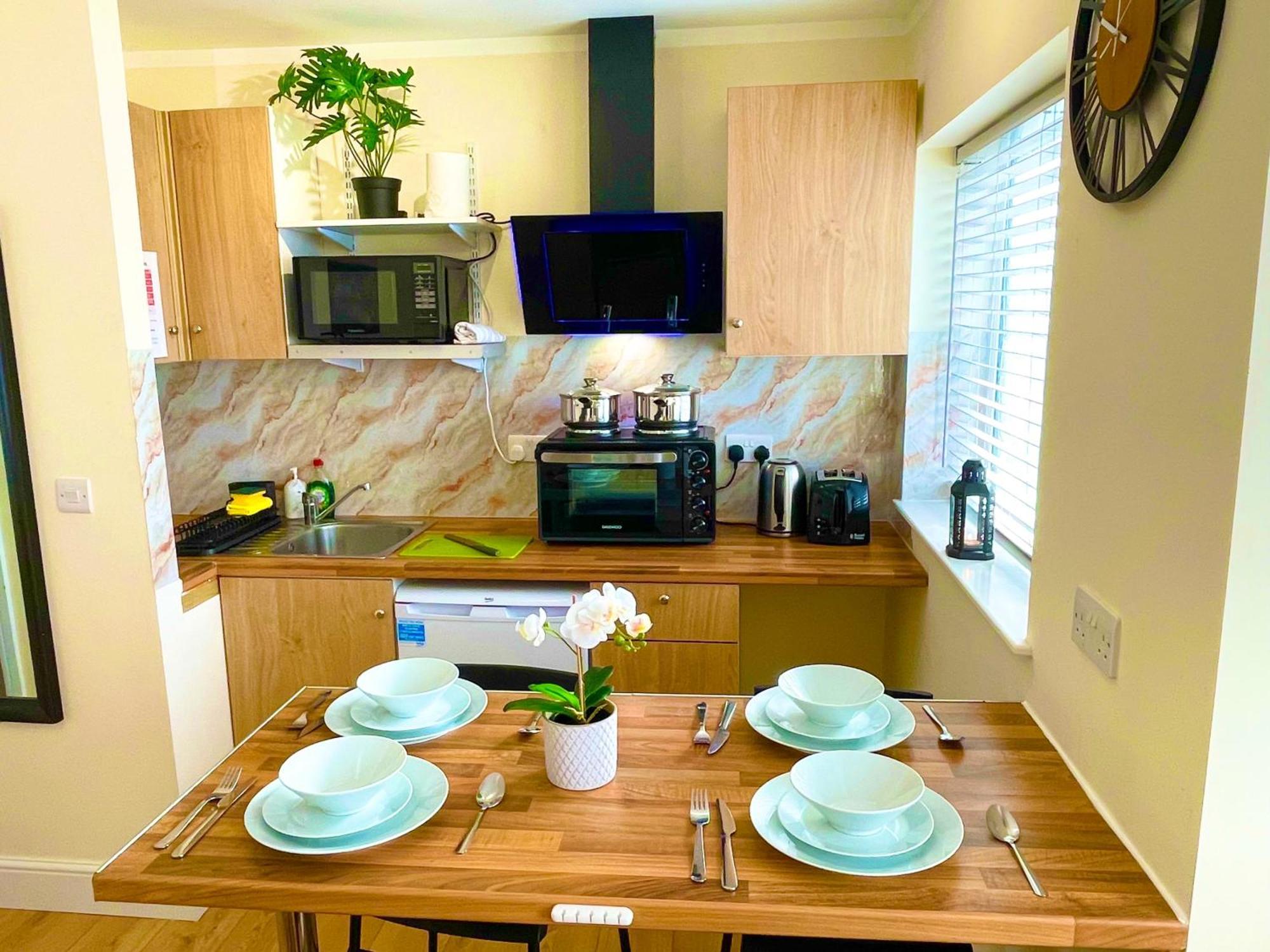 1bf-sleeps4-freeparking-pets-wifi- Appartement *