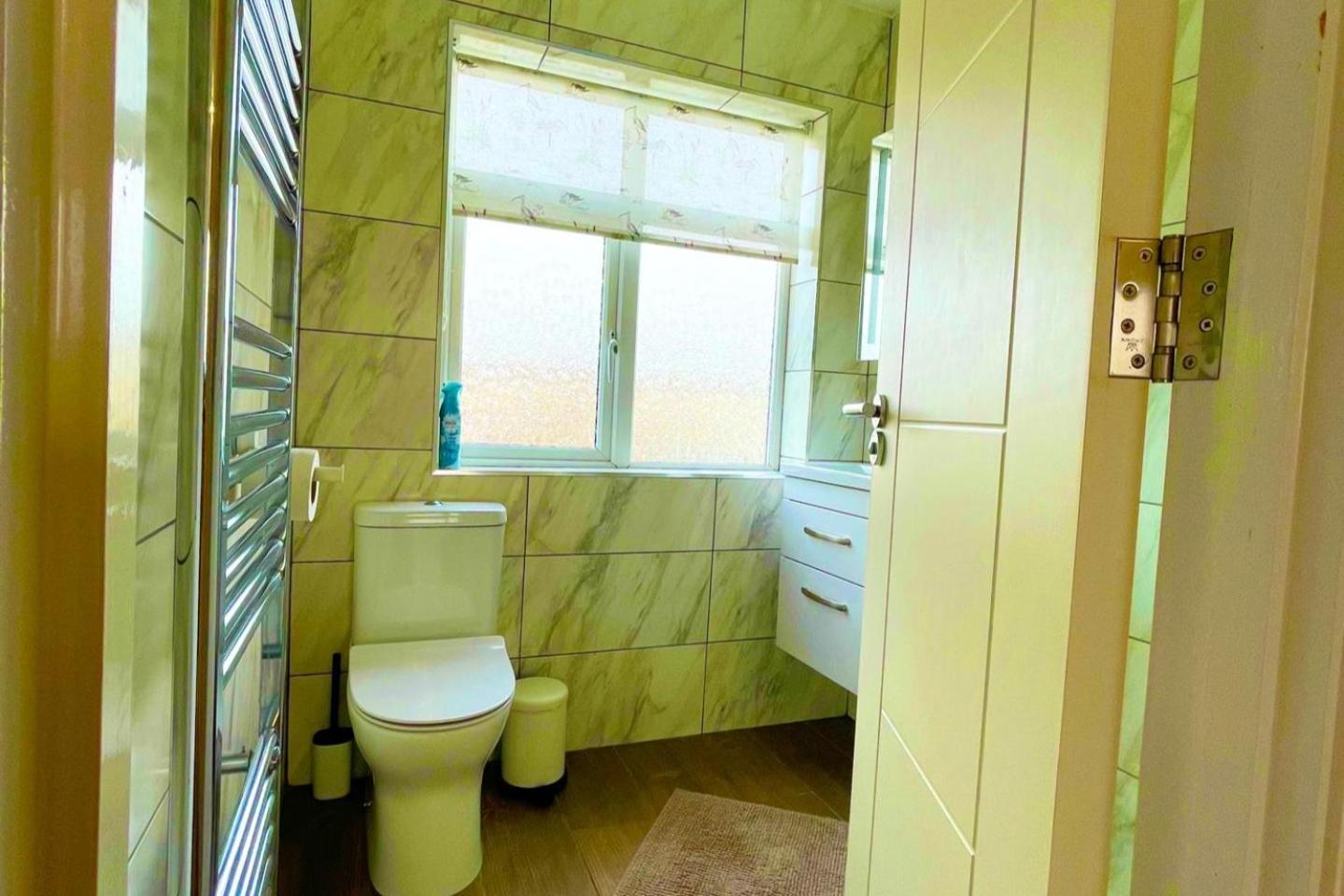 1bf-sleeps4-freeparking-pets-wifi- Appartement