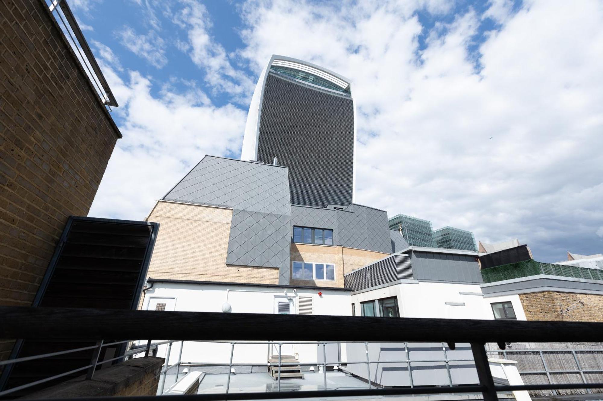 Stunning Serviced Apartments, Steps From Monument Station Londres