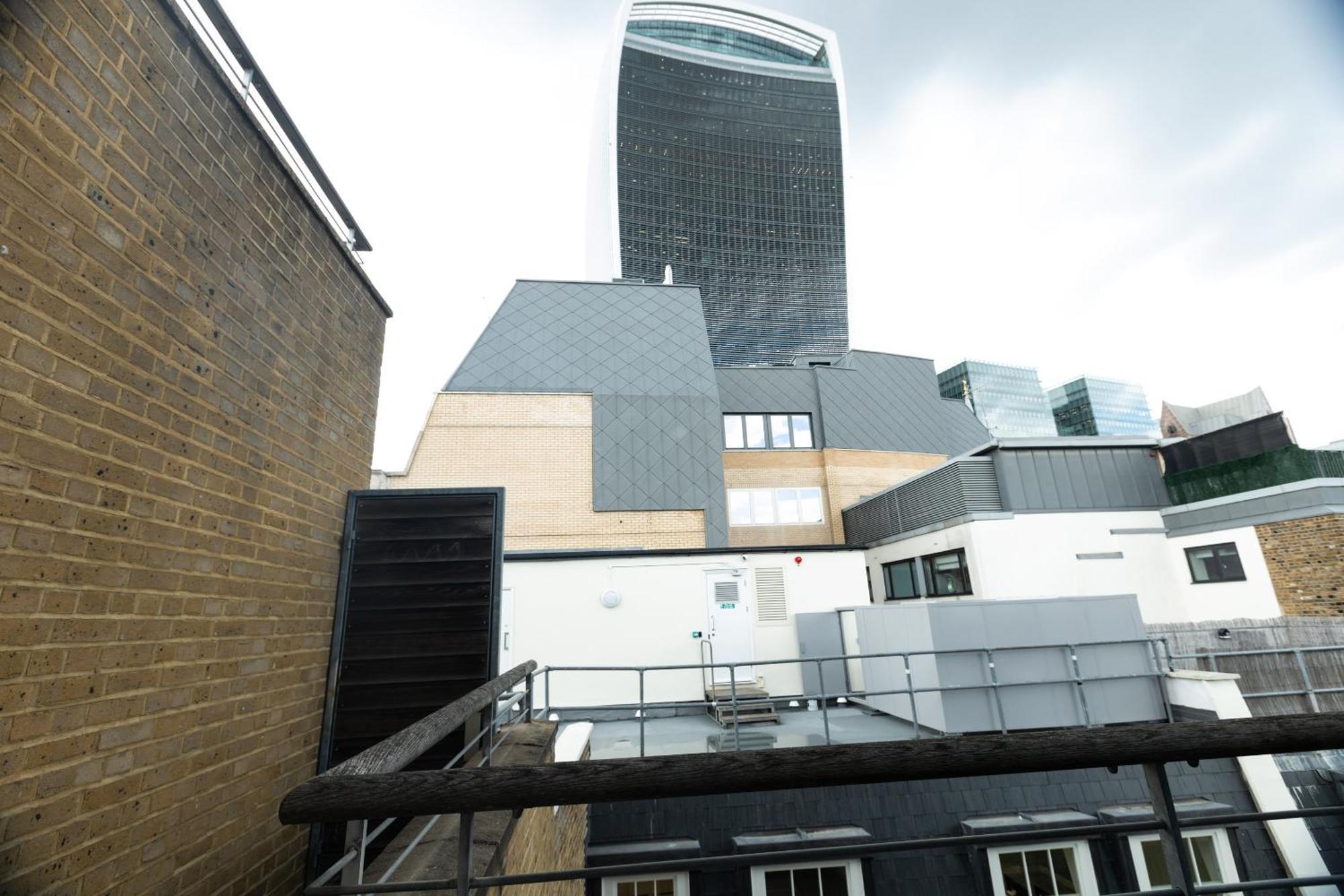 Stunning Serviced Apartments, Steps From Monument Station London