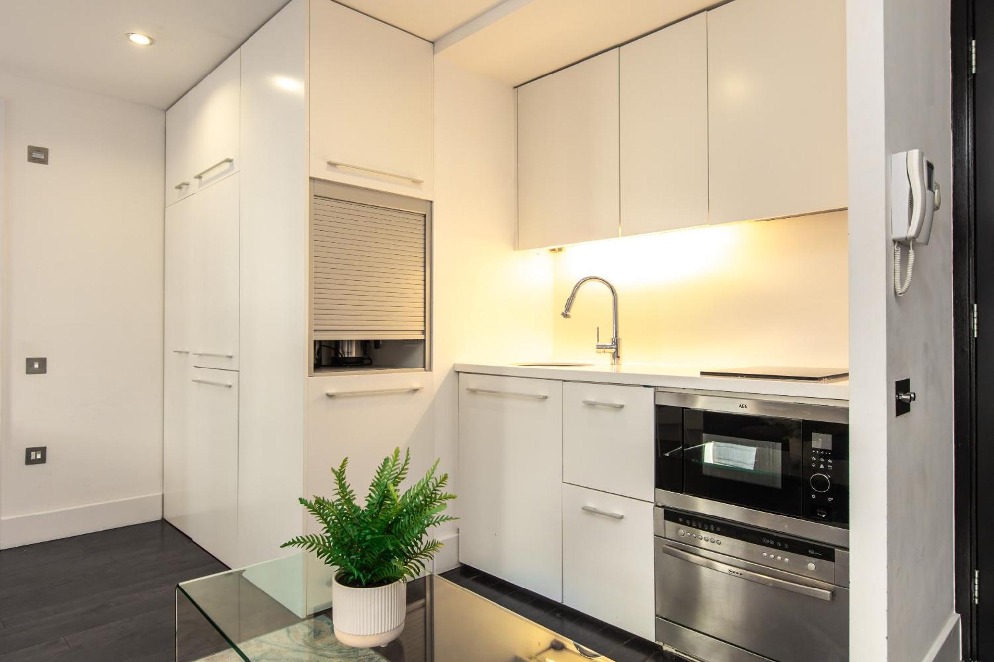 Stunning Serviced Apartments, Steps From Monument Station * Londres
